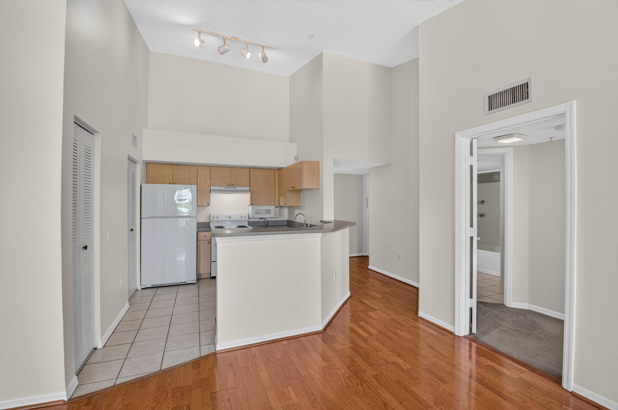 417 Villa Circle Property Photo 6