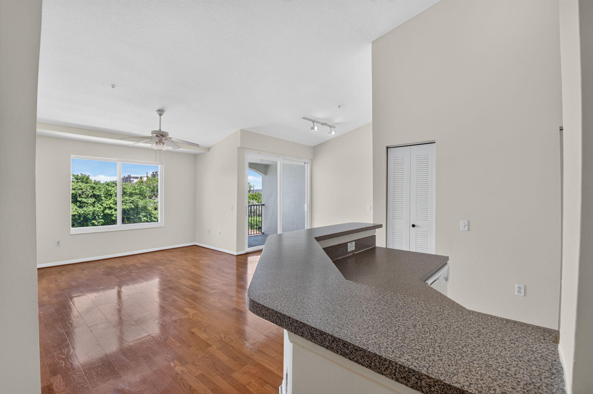 417 Villa Circle Property Photo 8