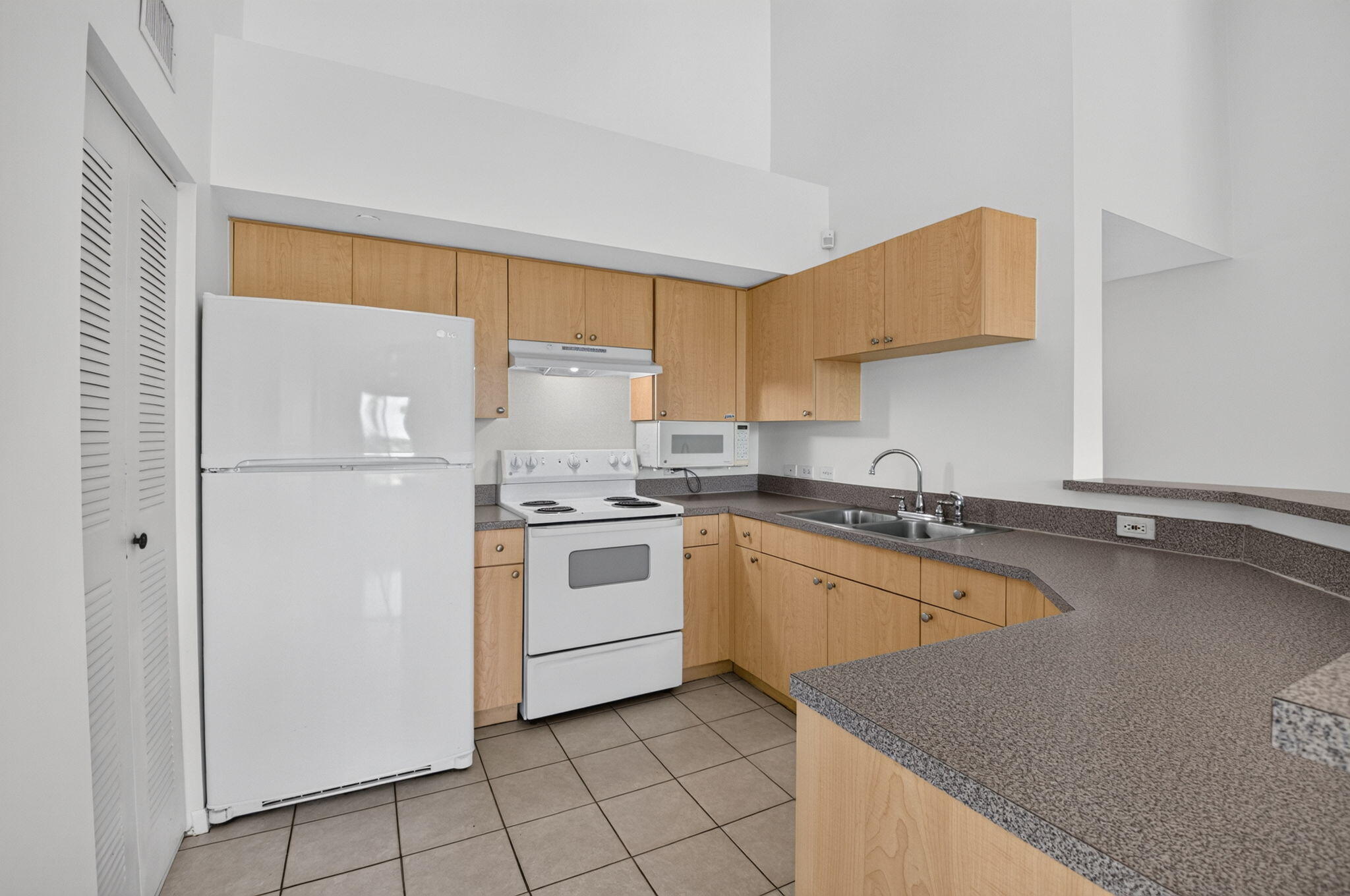 417 Villa Circle Property Photo 16