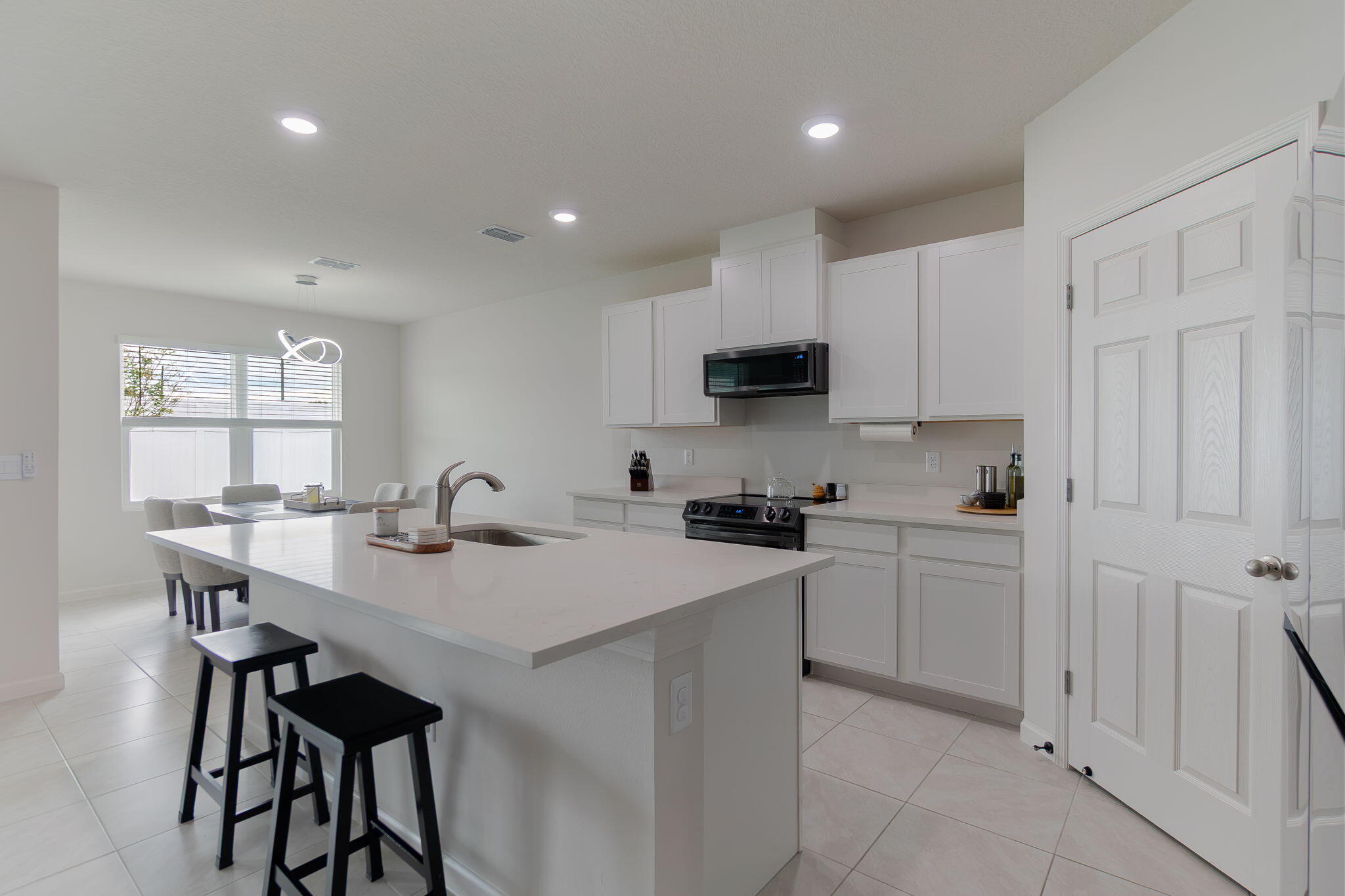 1912 Sw Fanfare Street Property Photo 6
