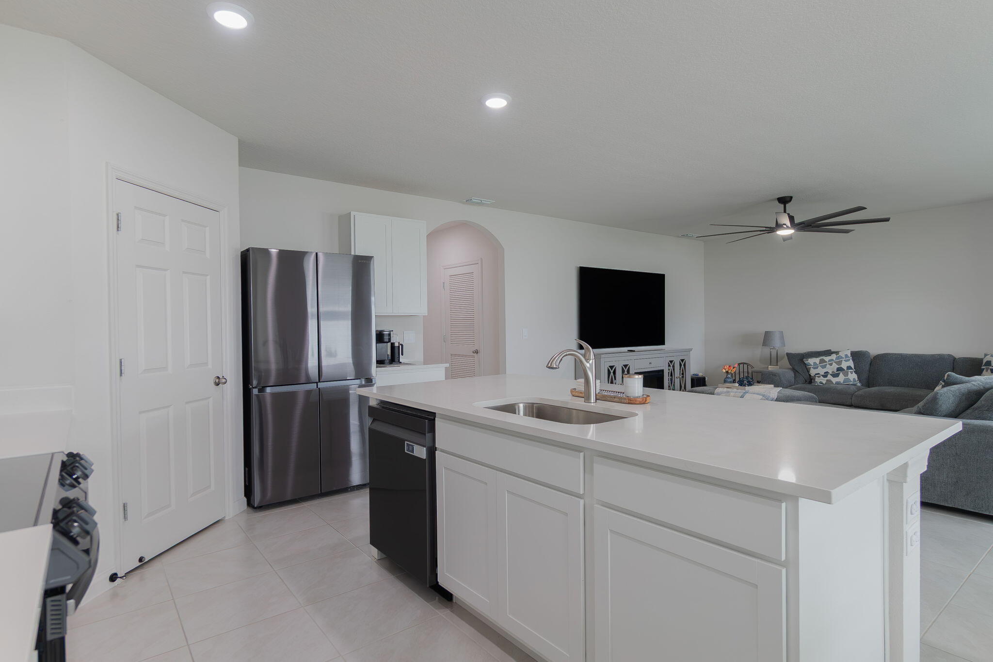 1912 Sw Fanfare Street Property Photo 9
