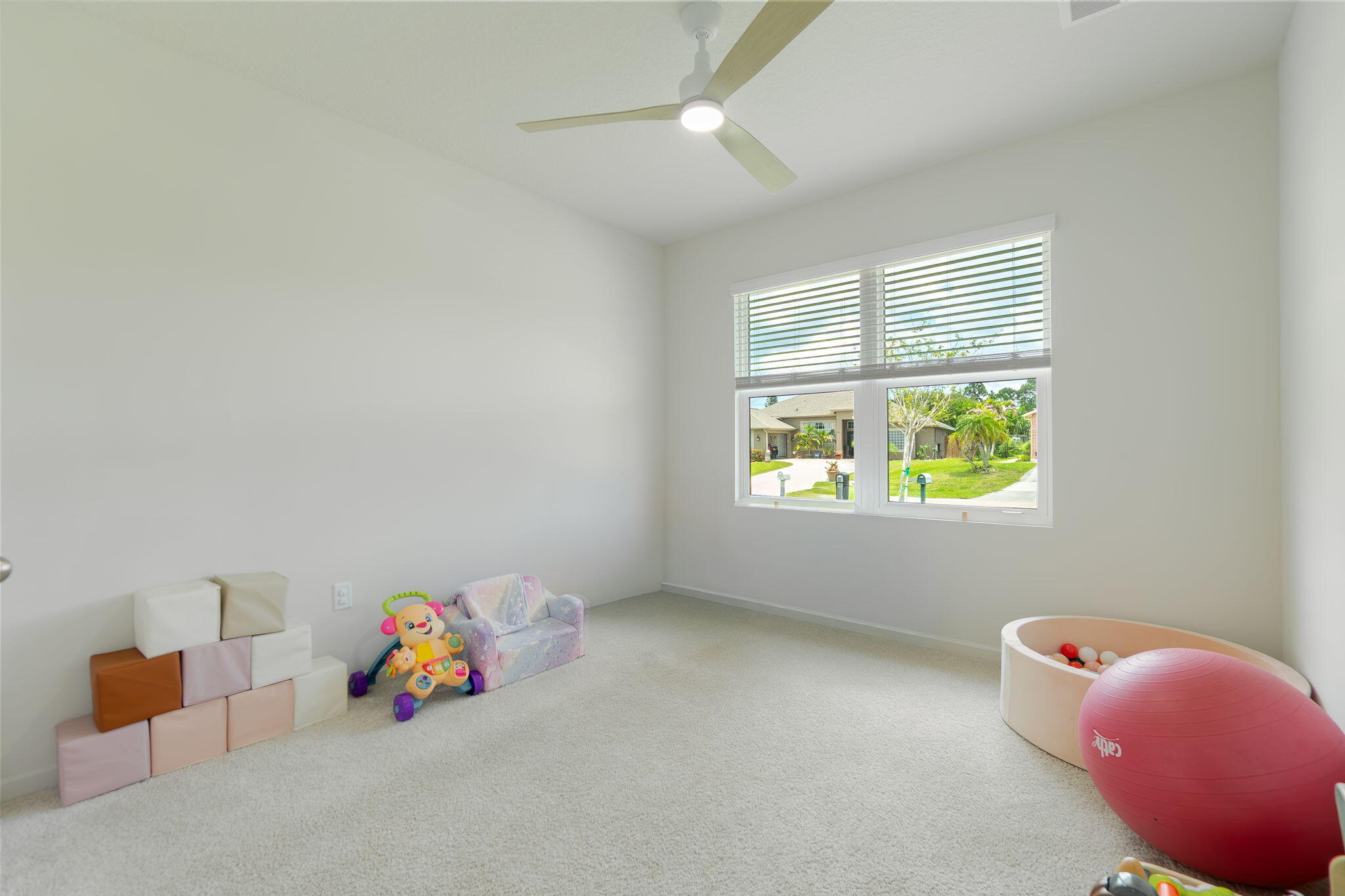 1912 Sw Fanfare Street Property Photo 17