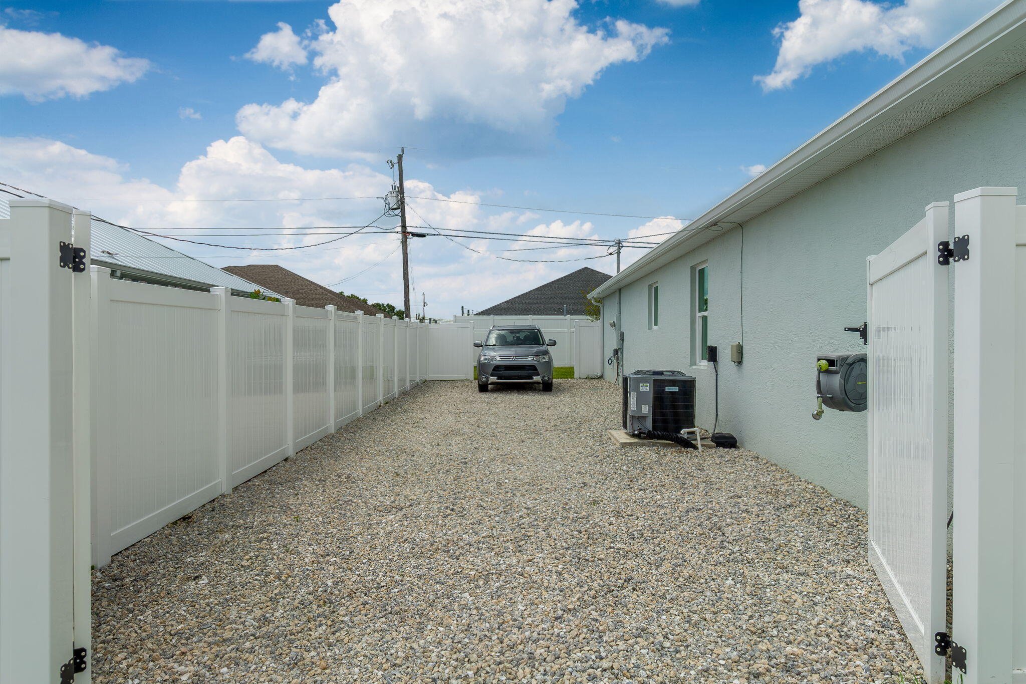 1912 Sw Fanfare Street Property Photo 28