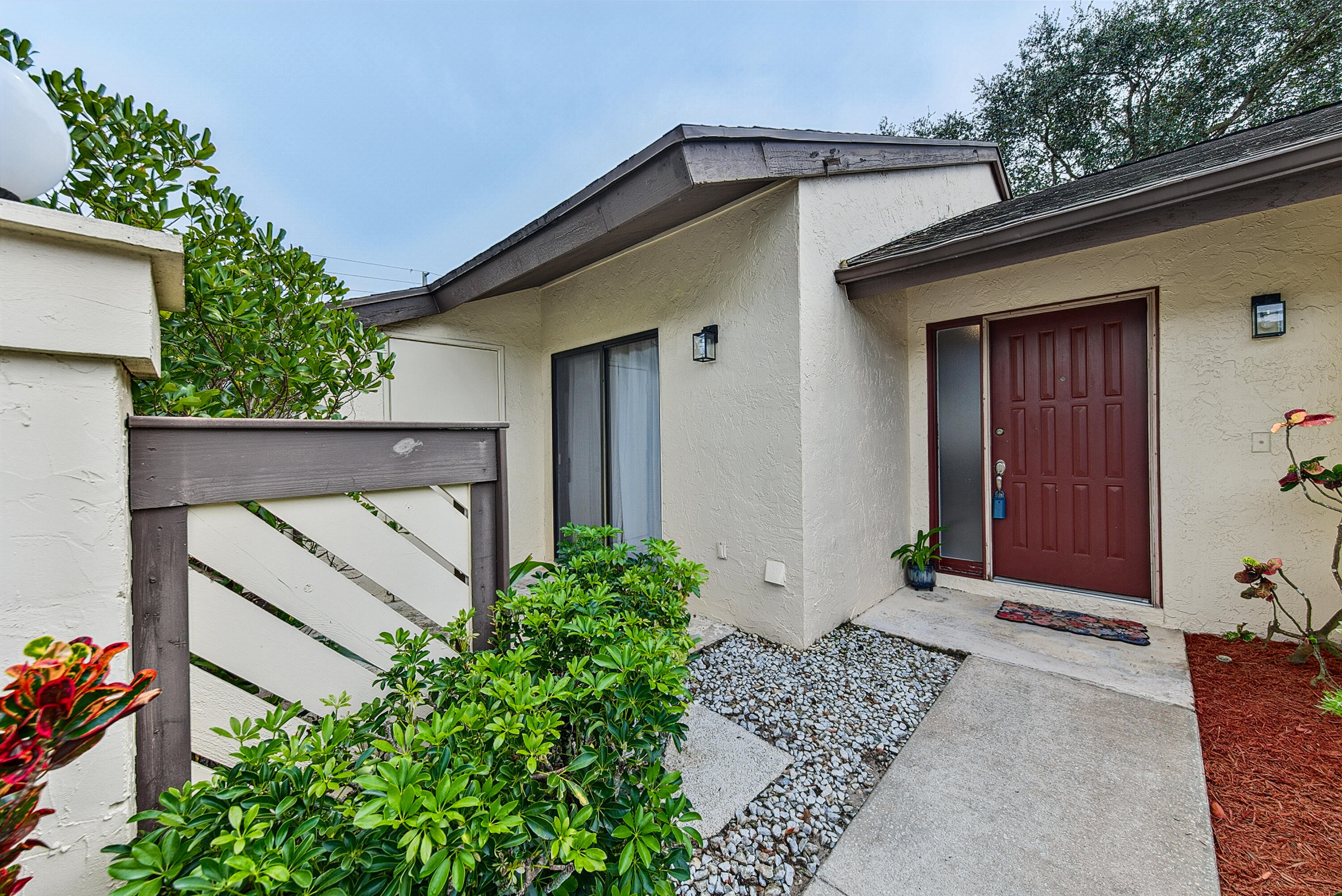13 Bay Cedar Court