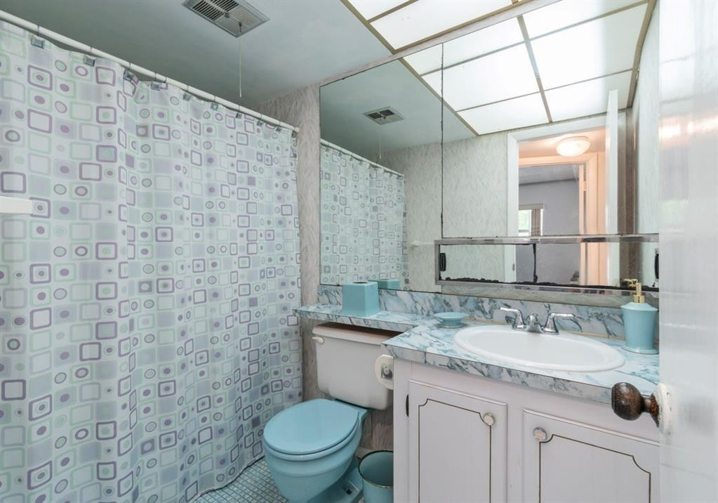 2951 Sunrise Lakes Drive E Property Photo 5