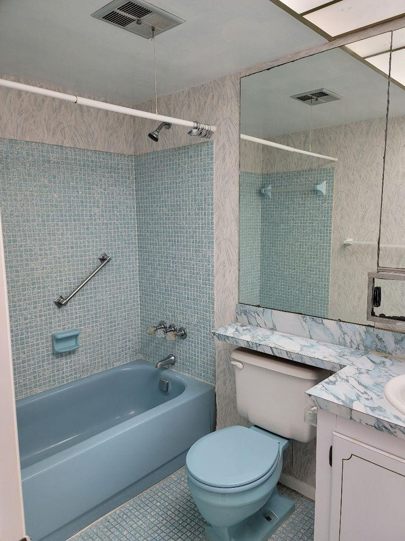 2951 Sunrise Lakes Drive E Property Photo 6