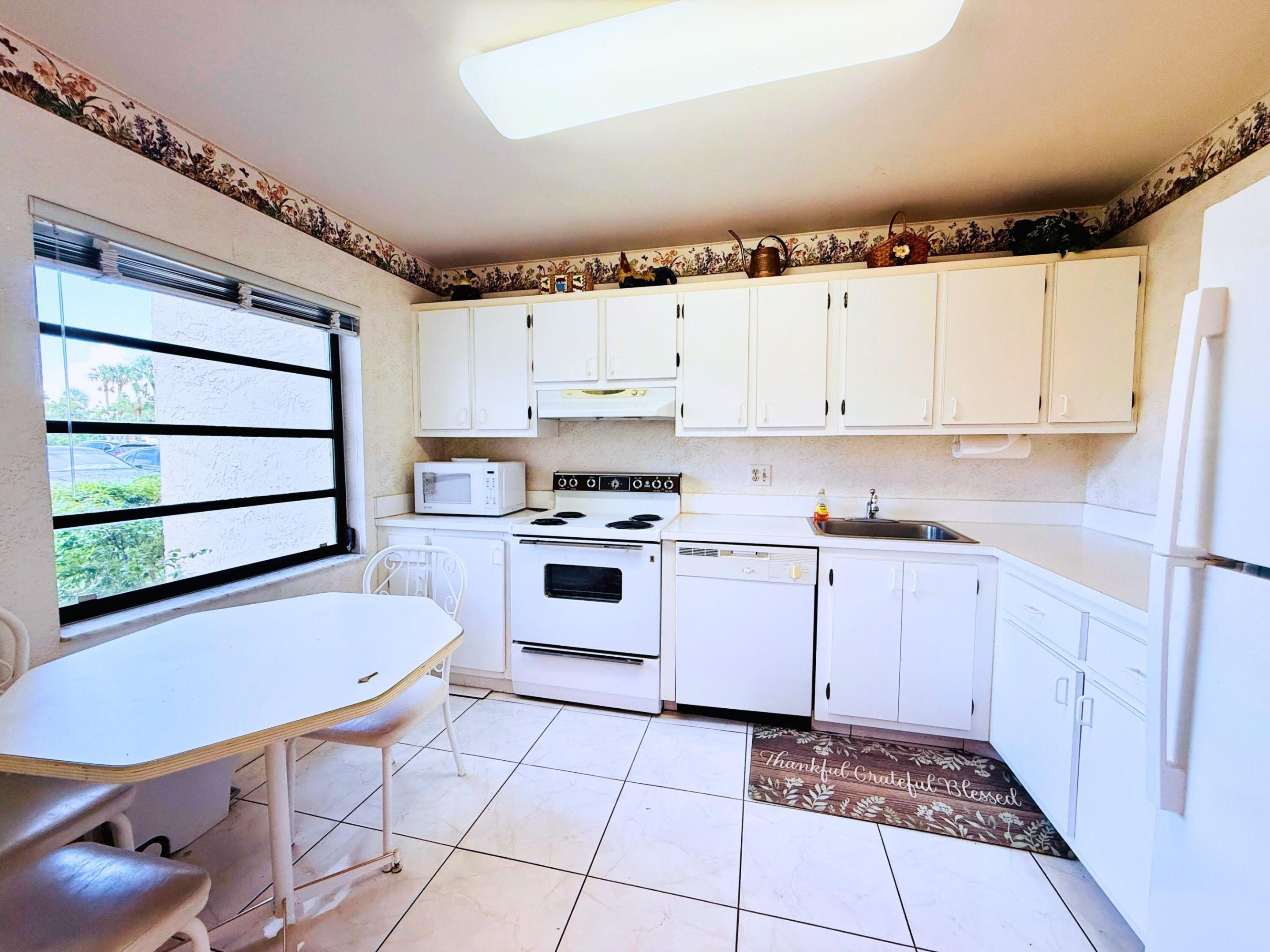 8410 Casa Del Lago E Property Photo 10