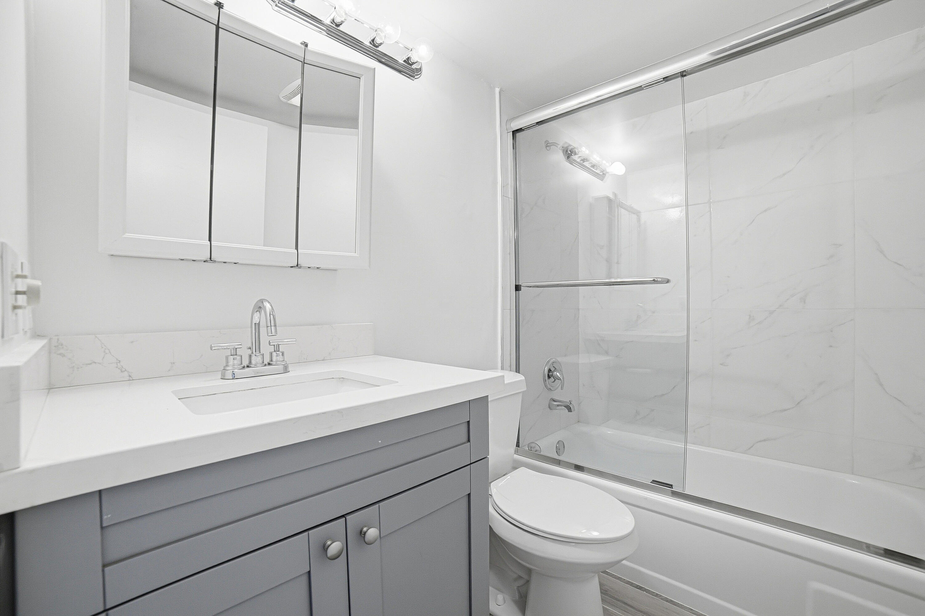 3002 Exeter A Property Photo 6
