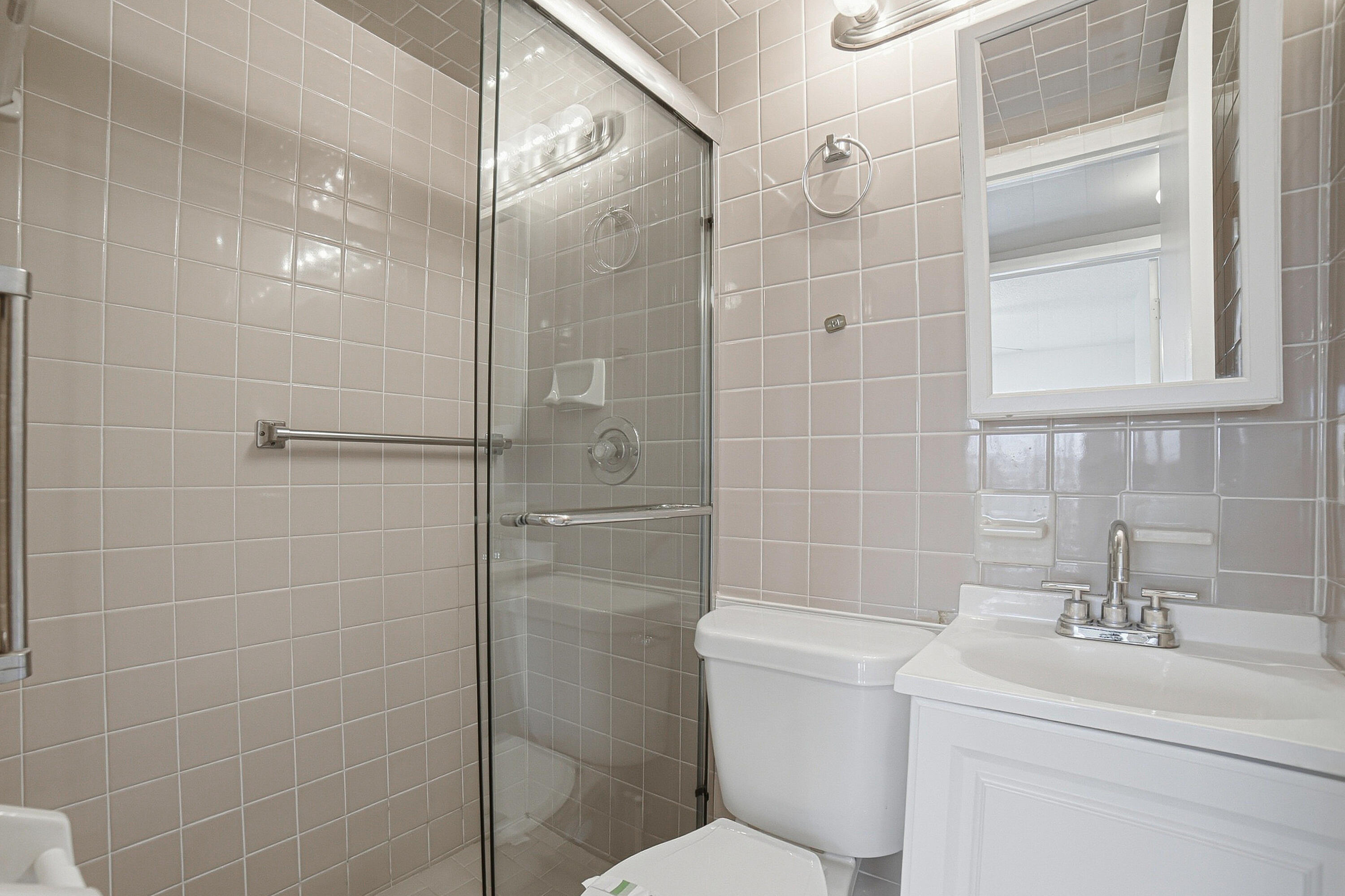 3002 Exeter A Property Photo 13