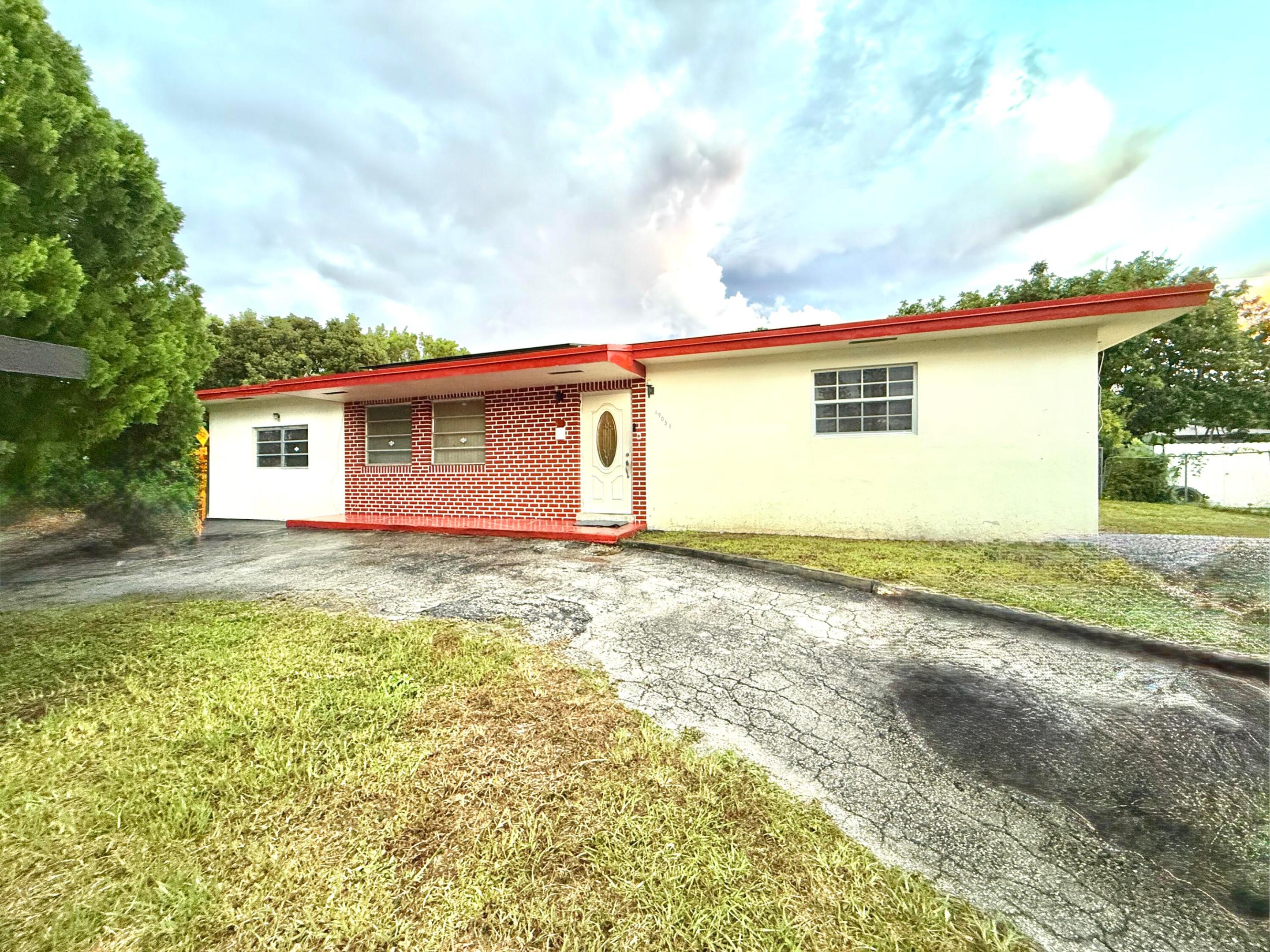 19031 Nw 12th Avenue Property Photo 1
