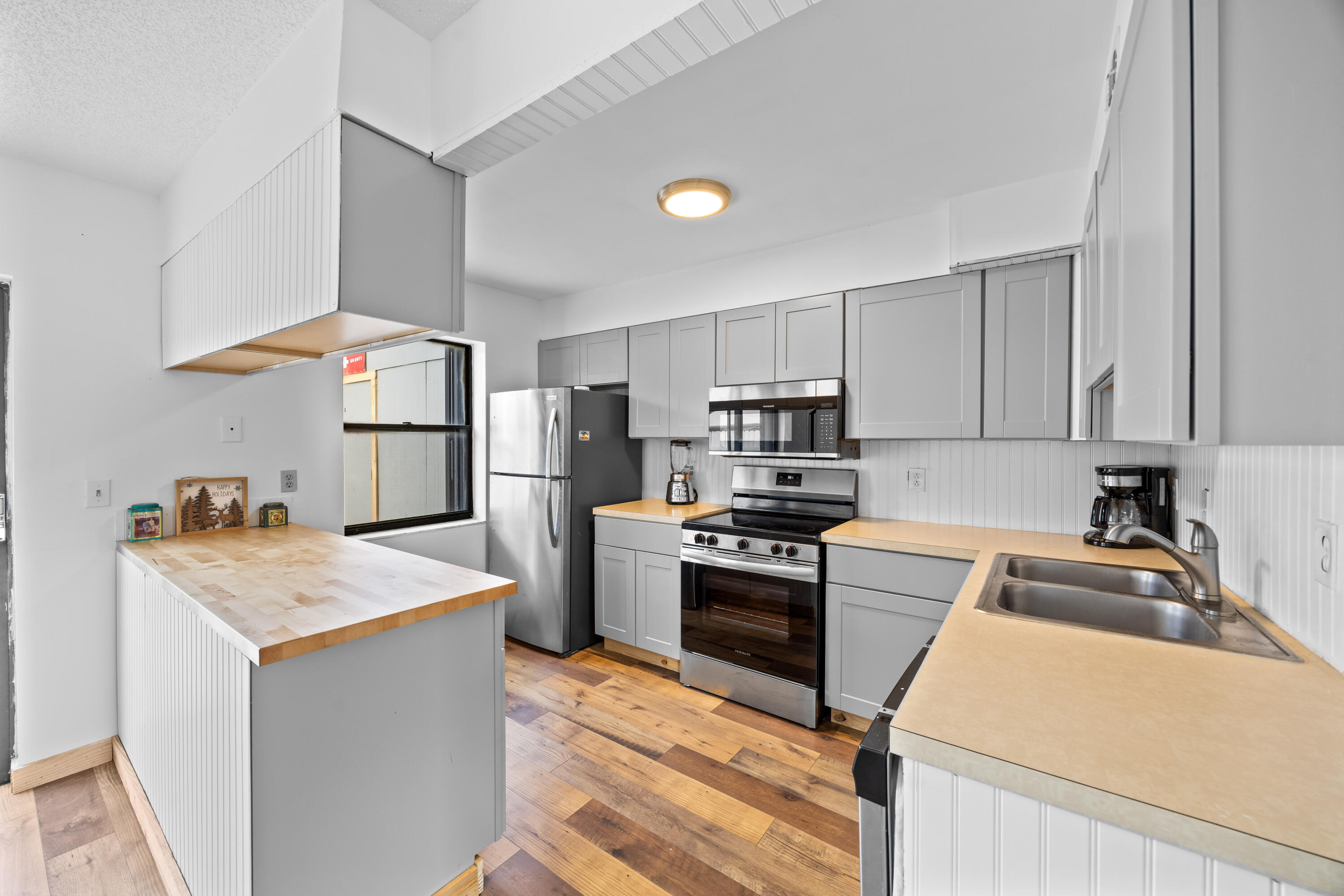 310 Sandtree Drive Property Photo 3
