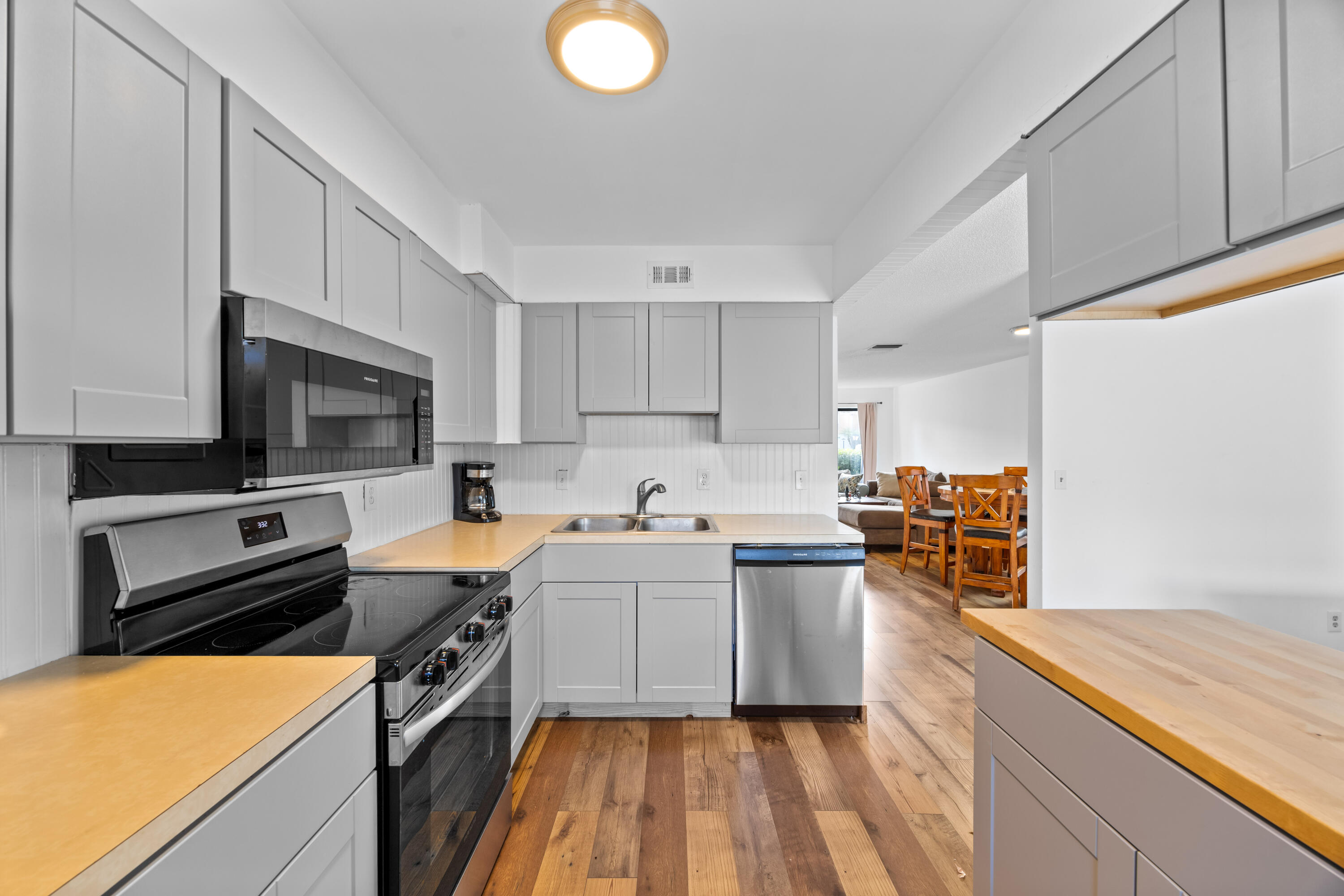 310 Sandtree Drive Property Photo 4