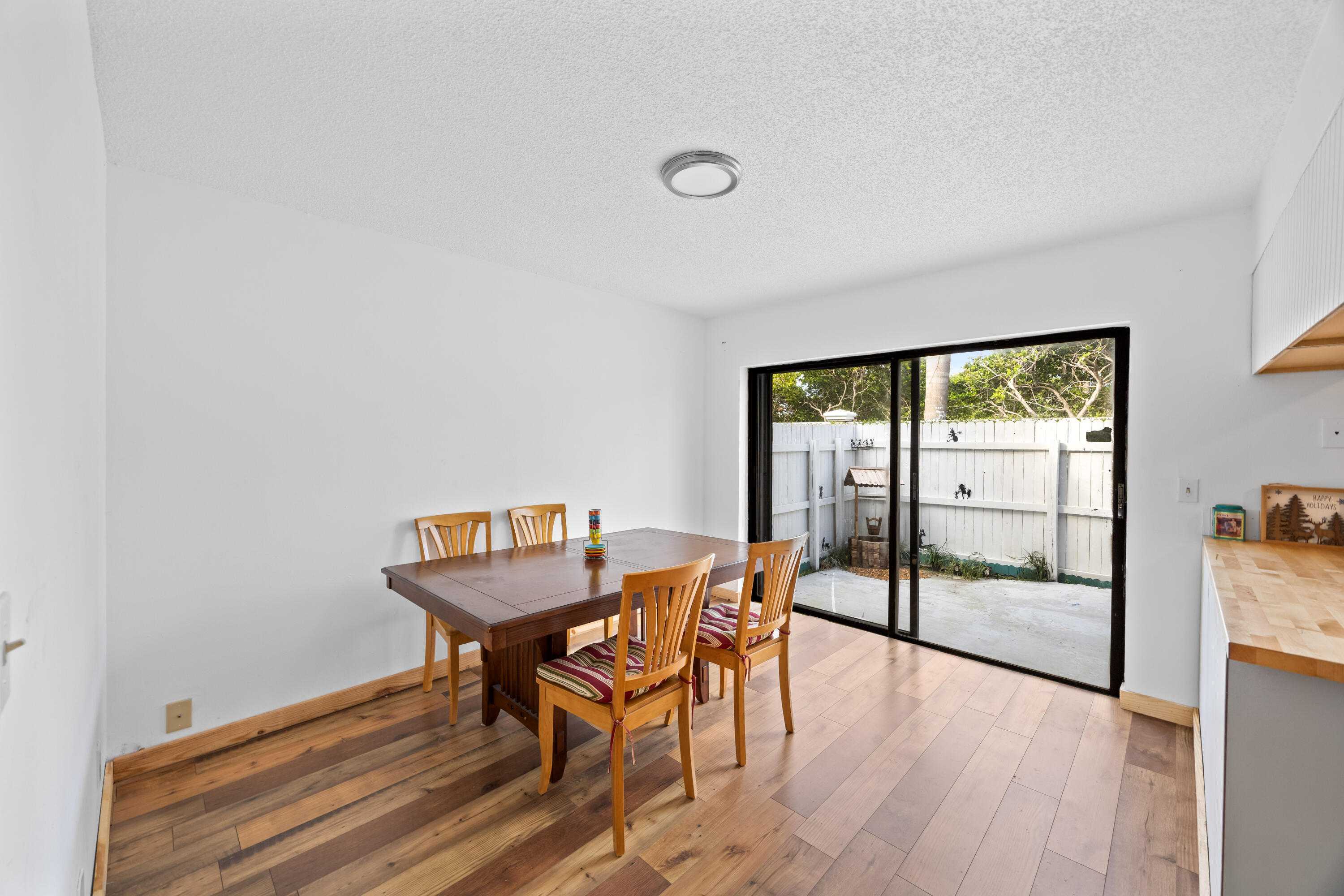 310 Sandtree Drive Property Photo 6