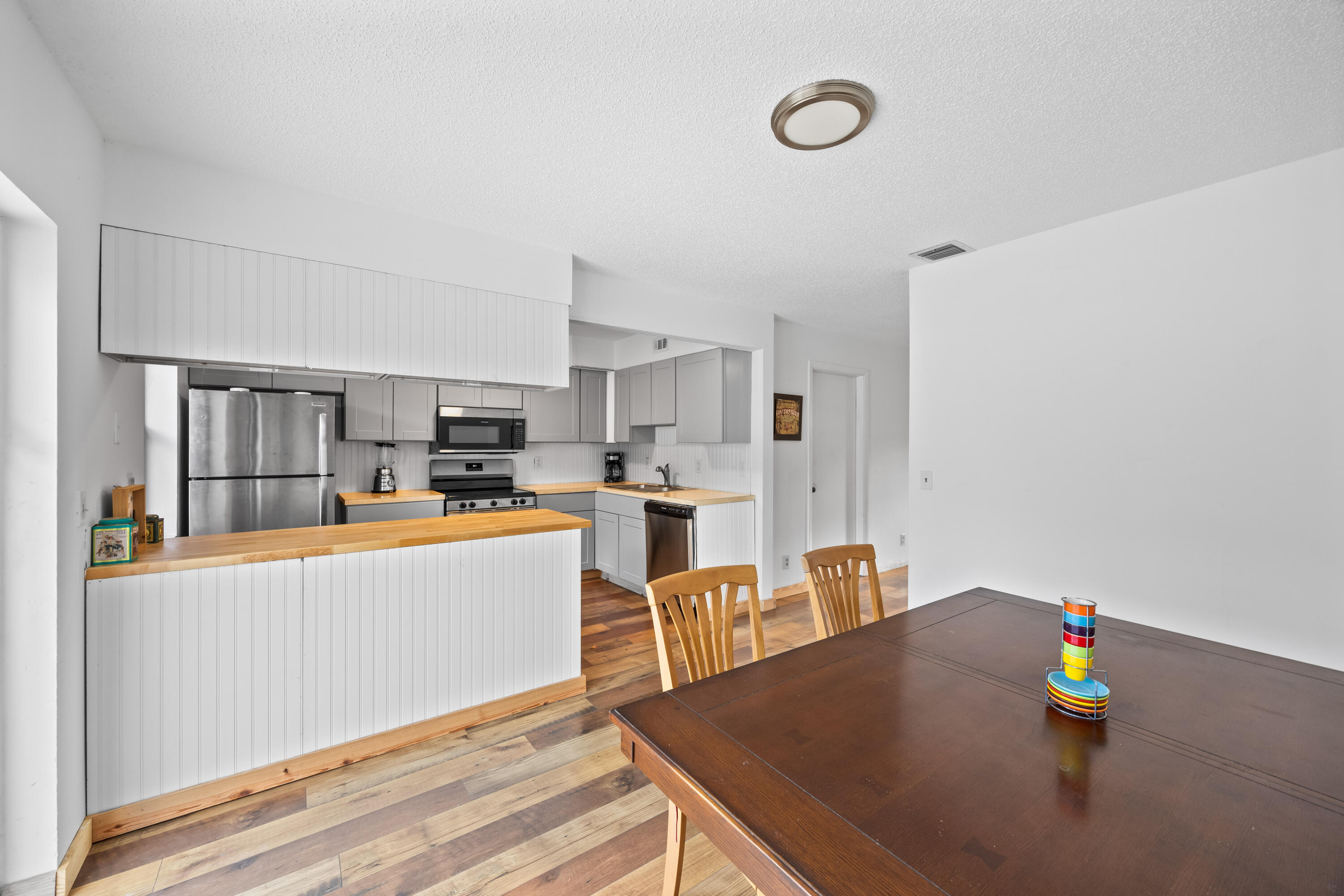 310 Sandtree Drive Property Photo 8