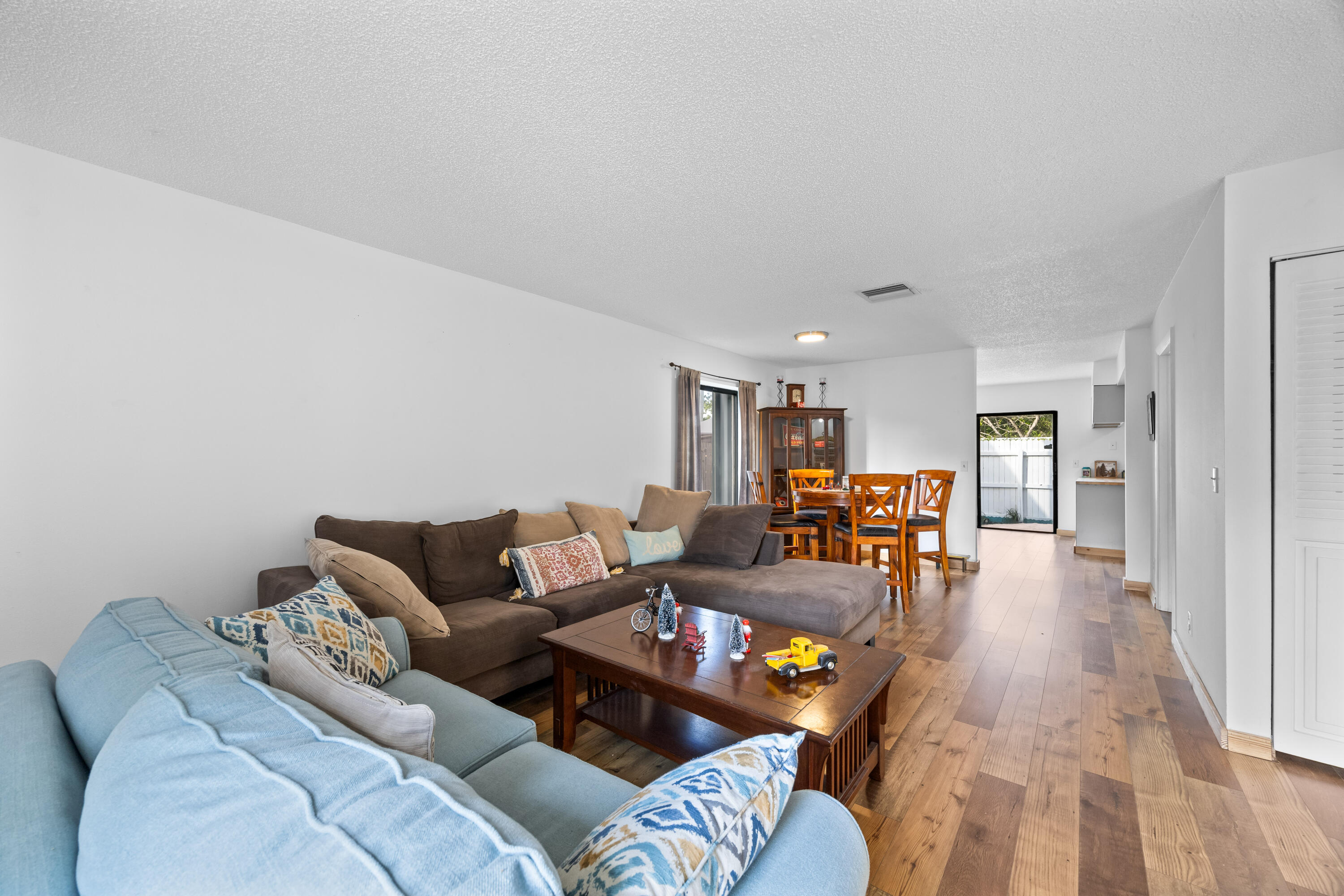 310 Sandtree Drive Property Photo 9
