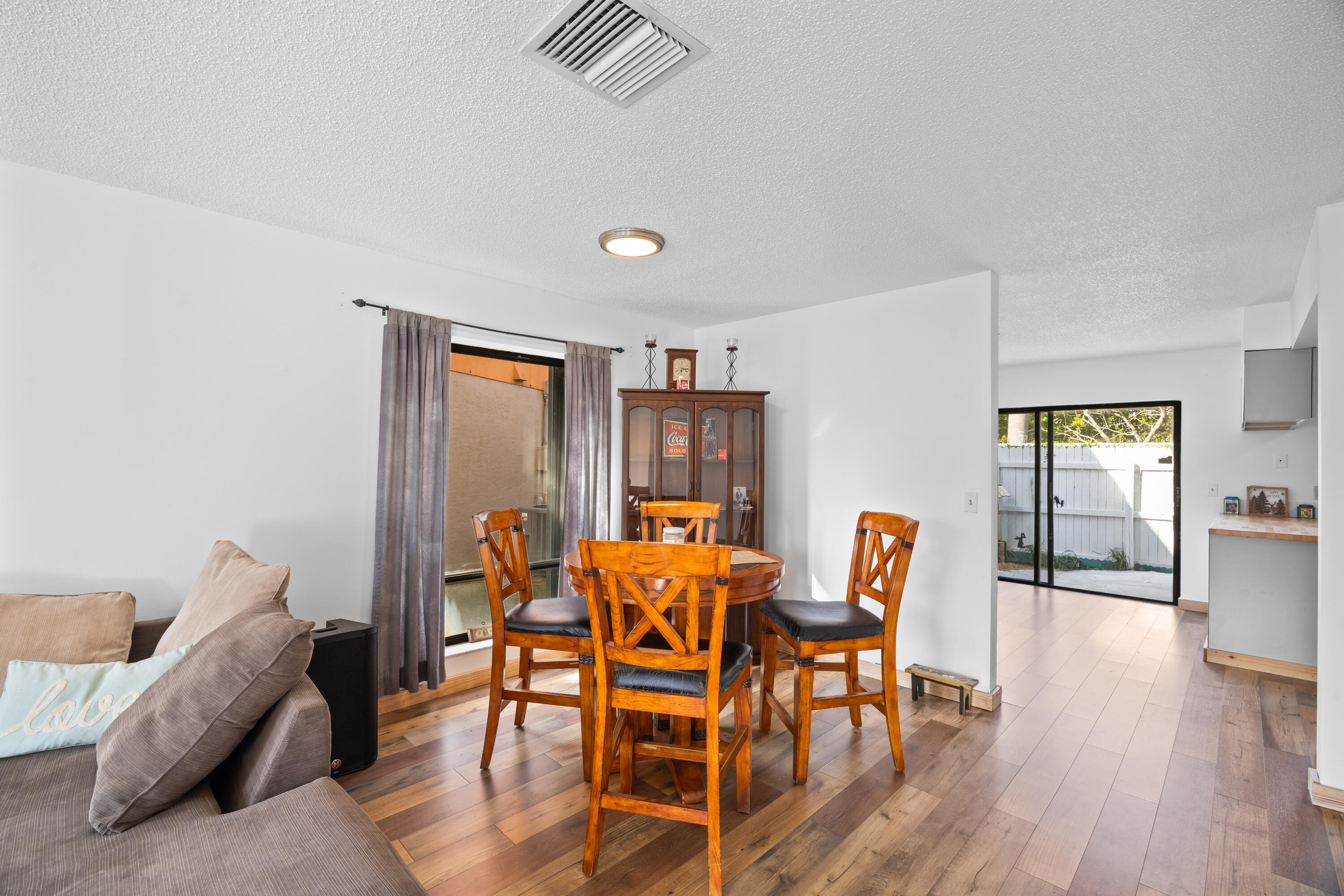 310 Sandtree Drive Property Photo 10