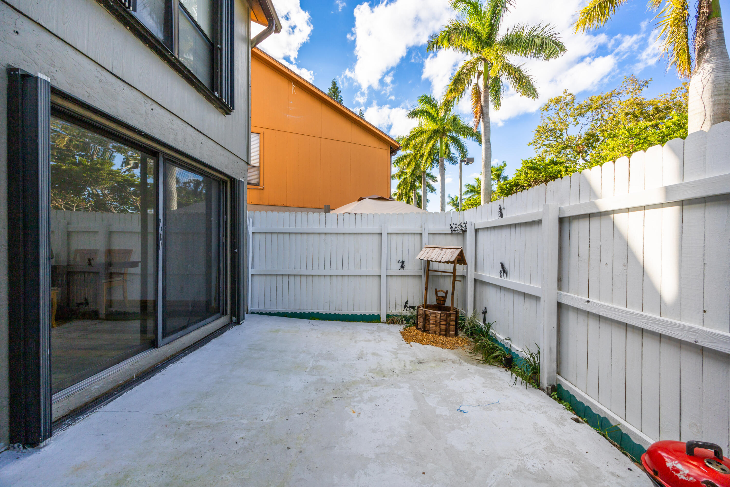 310 Sandtree Drive Property Photo 26