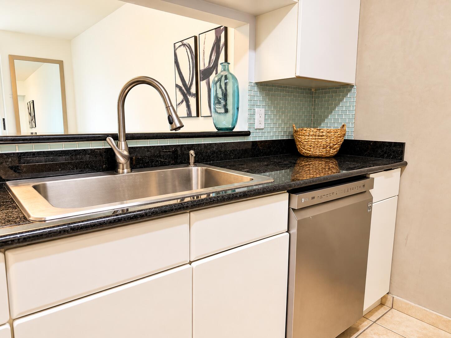 2475 Brickell Avenue 1705 Property Photo 8