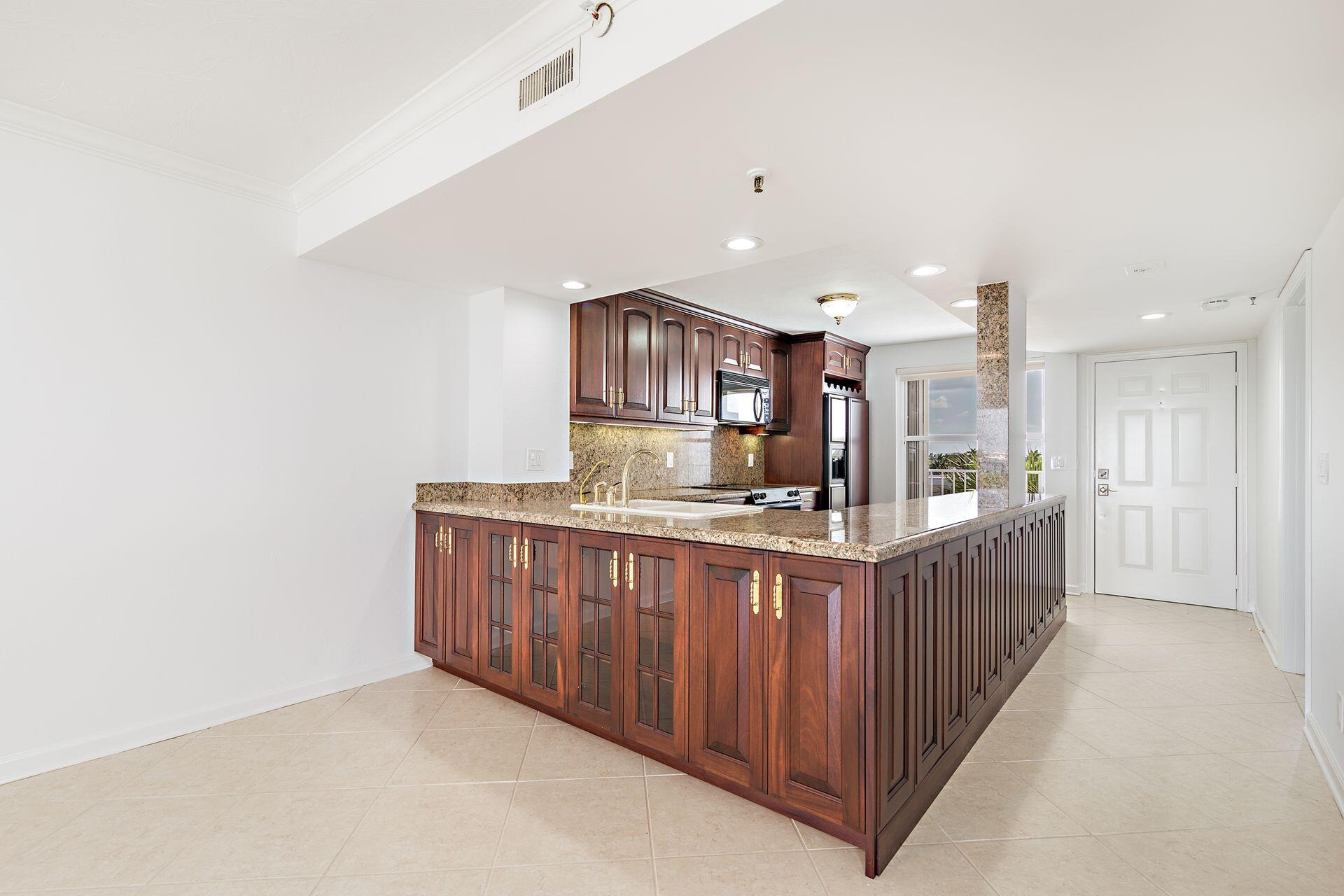 3901 S Flagler Drive 505 Property Photo 10