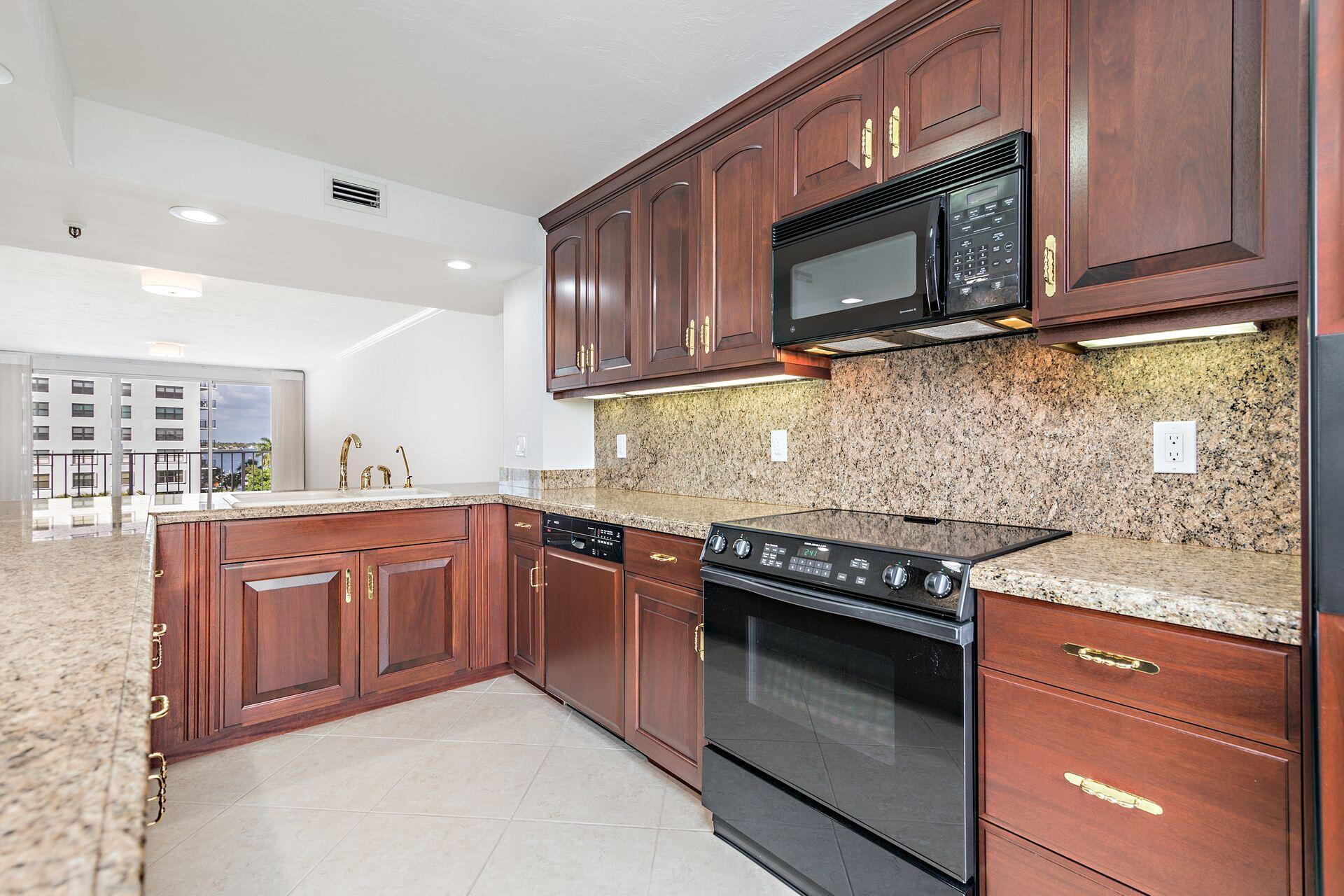 3901 S Flagler Drive 505 Property Photo 11