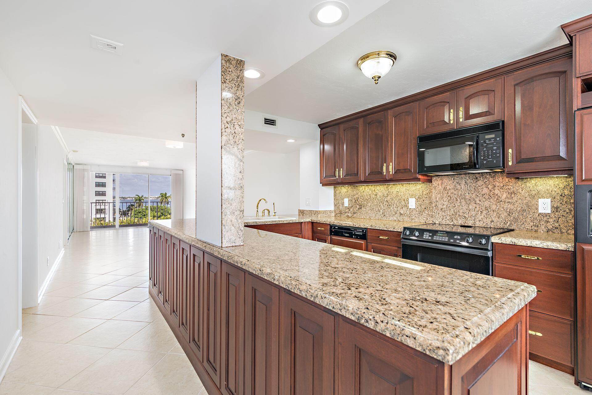 3901 S Flagler Drive 505 Property Photo 12