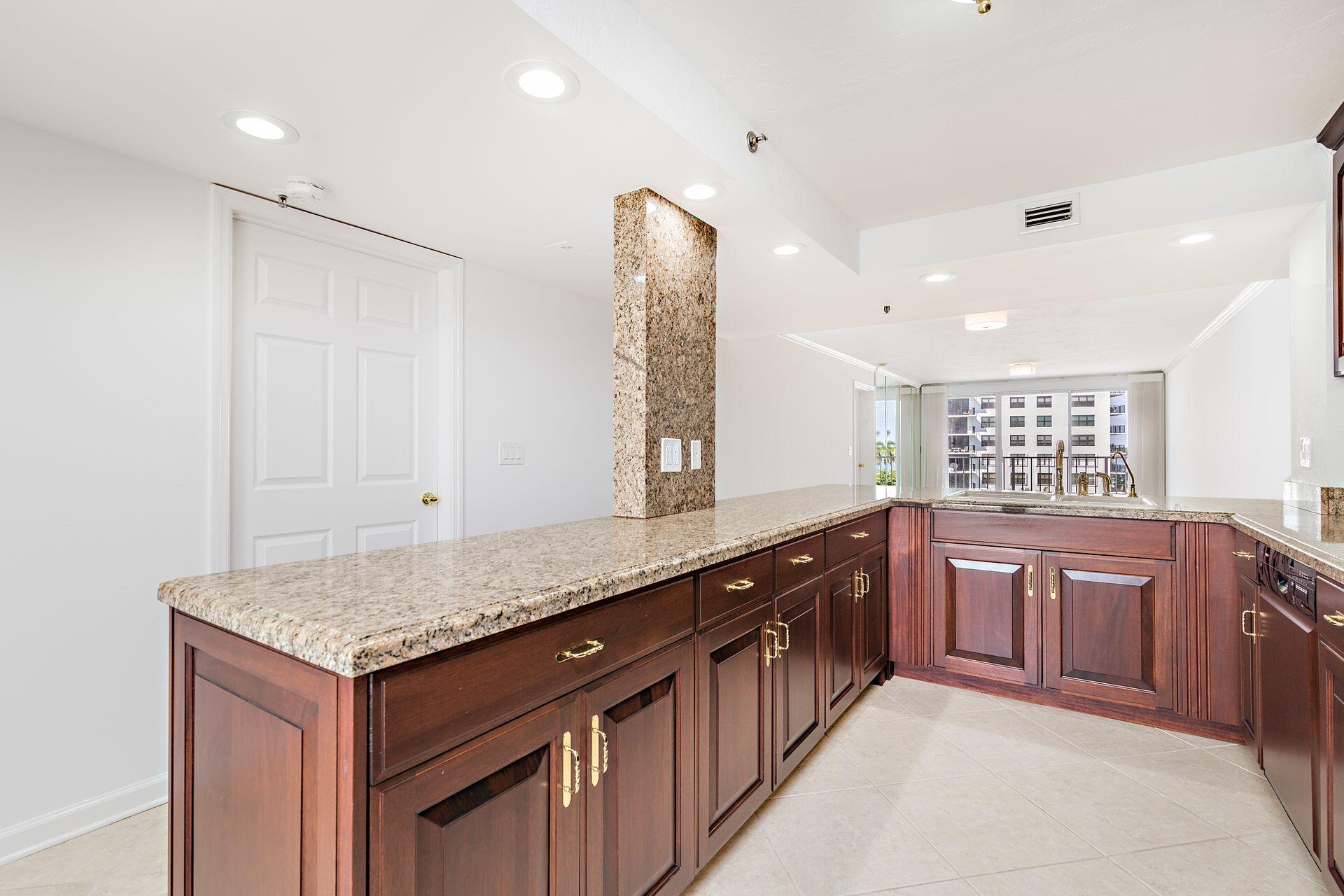 3901 S Flagler Drive 505 Property Photo 13