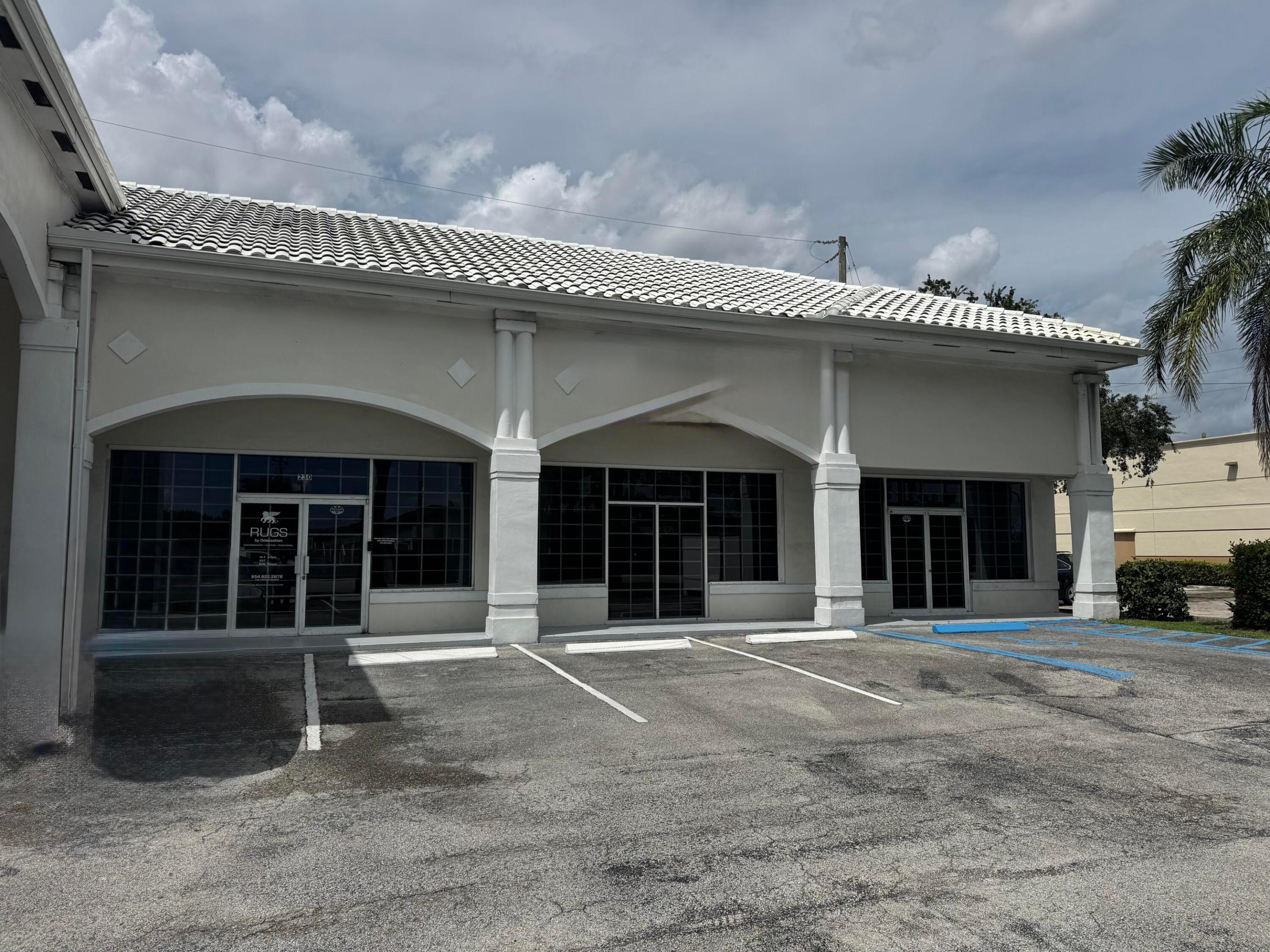 230 S FEDERAL Highway Property Photo 1