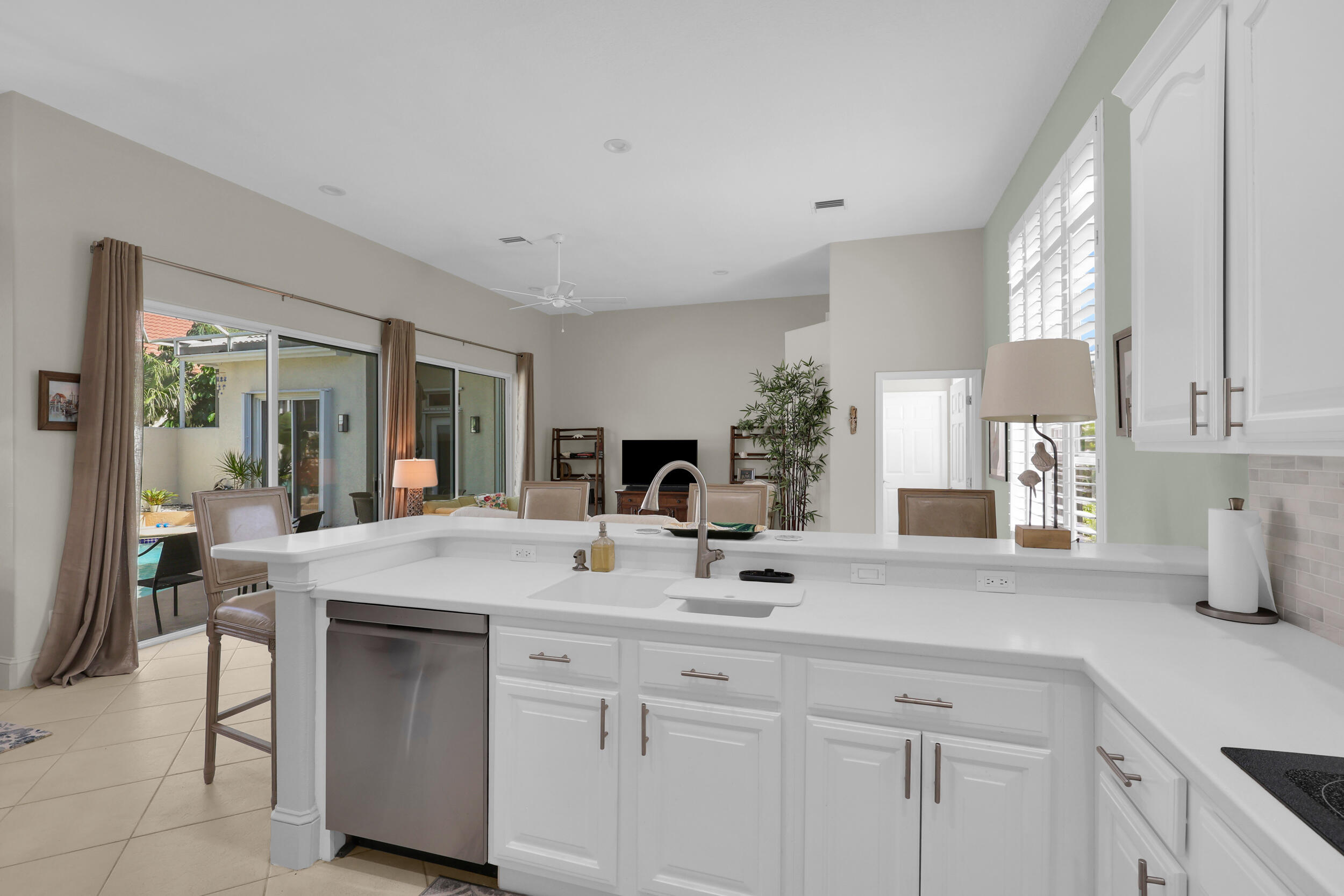 831 Island Club Square Property Photo 9