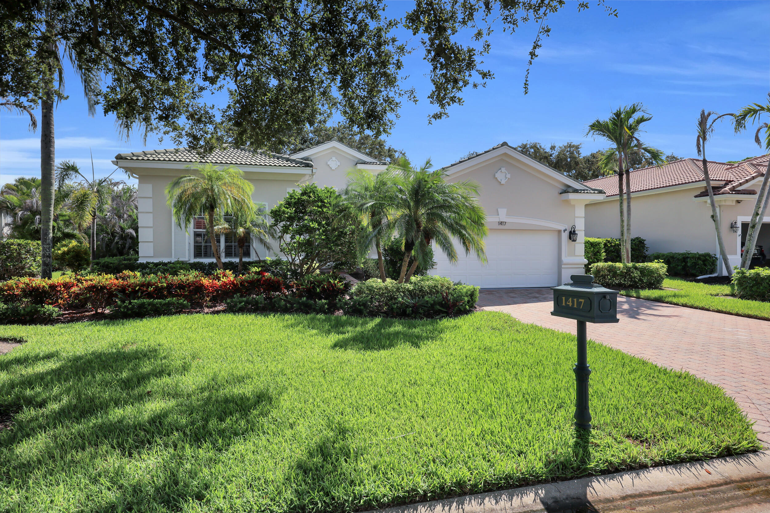 1417 W Island Club Square Property Photo 1