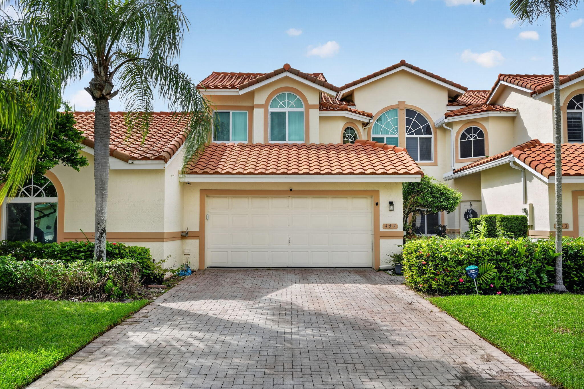 457 W Palm Aire Drive Property Photo 1