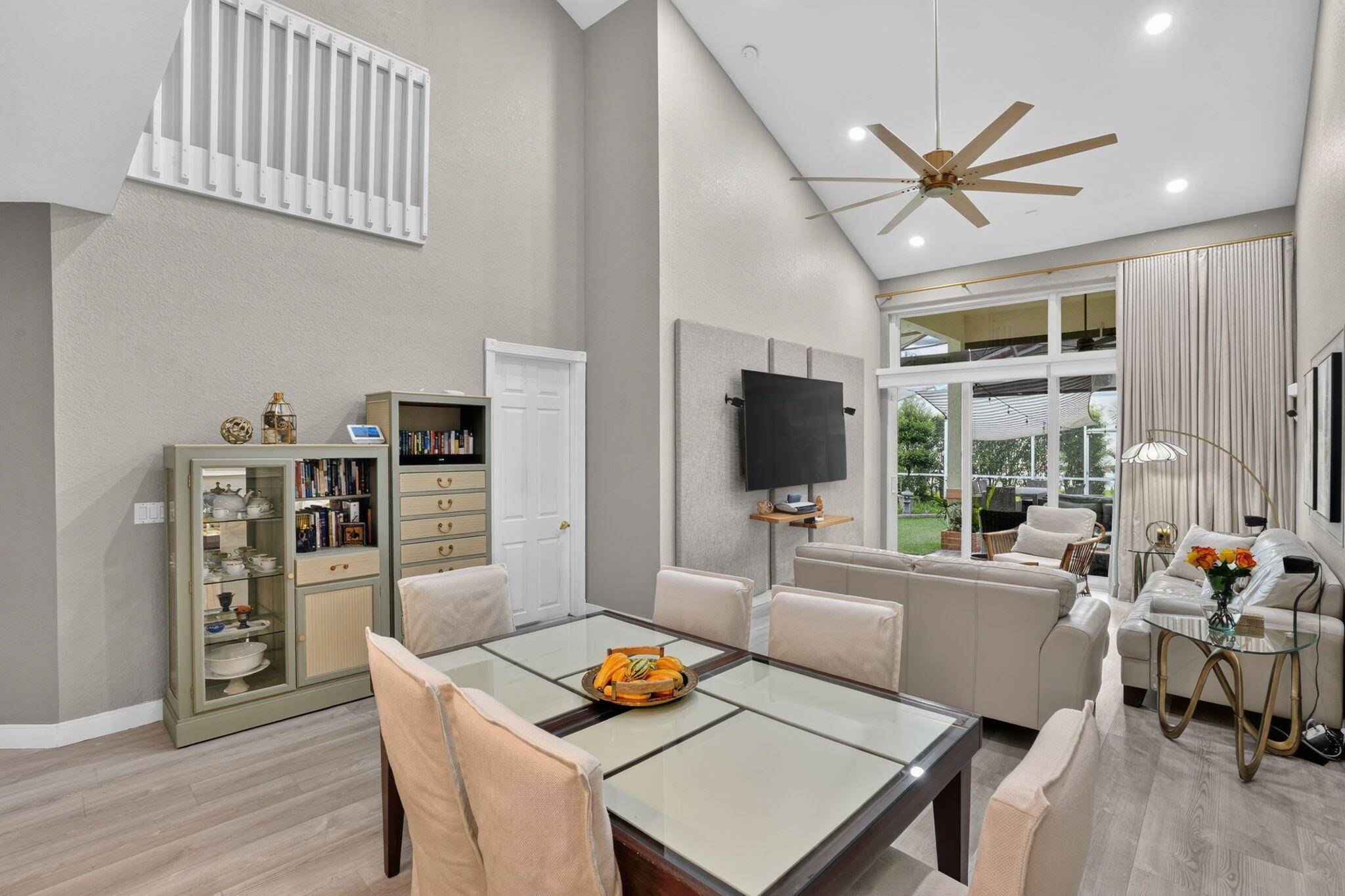 457 W Palm Aire Drive Property Photo 1