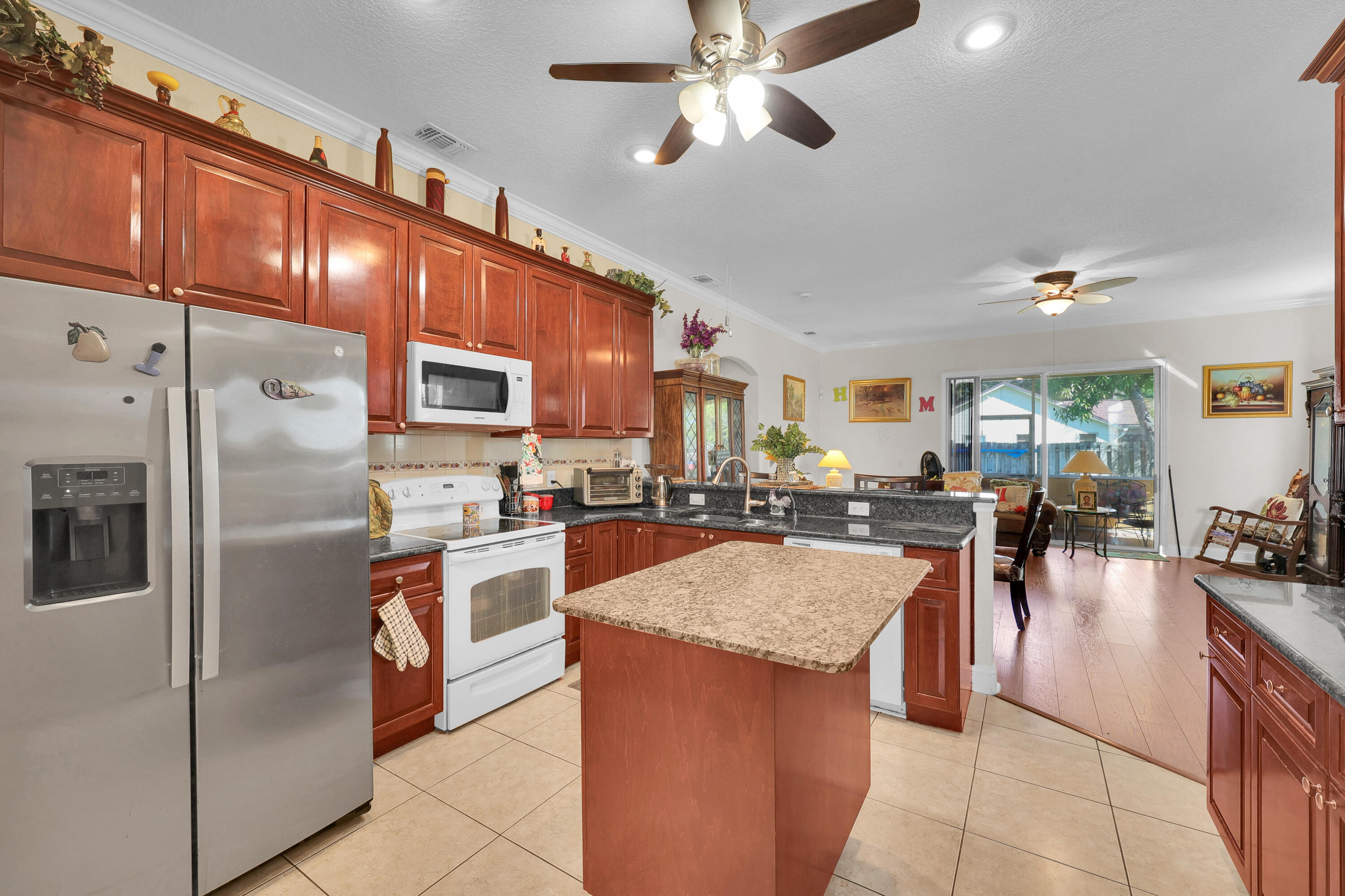 1885 Sw Altman Avenue Property Photo 14