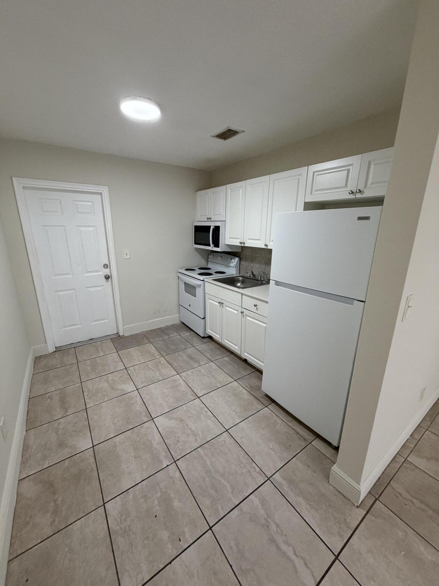 4141 SW 20TH Street 1-5 Property Photo 1