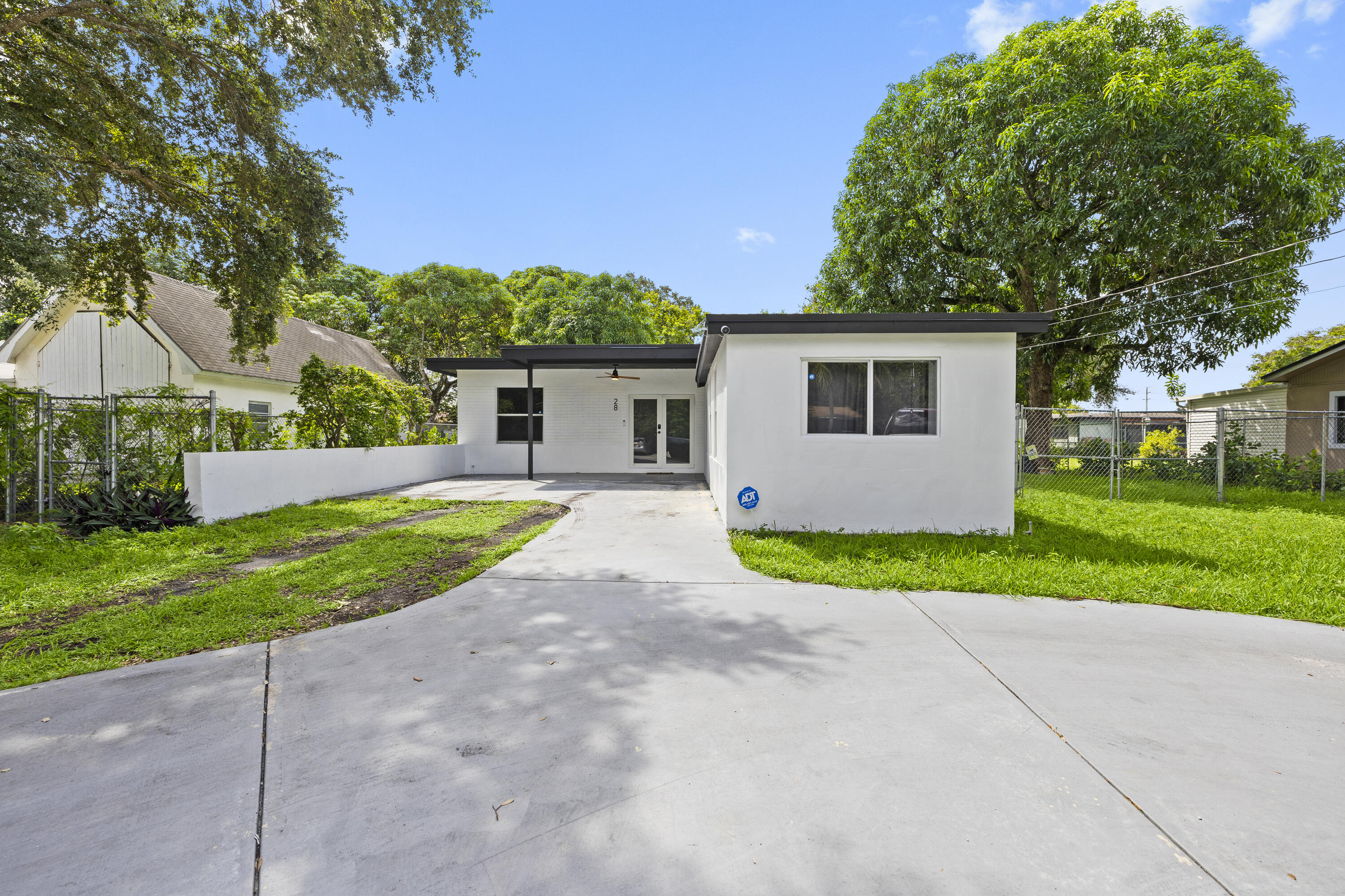 28 Ne 165th Street Property Photo 1