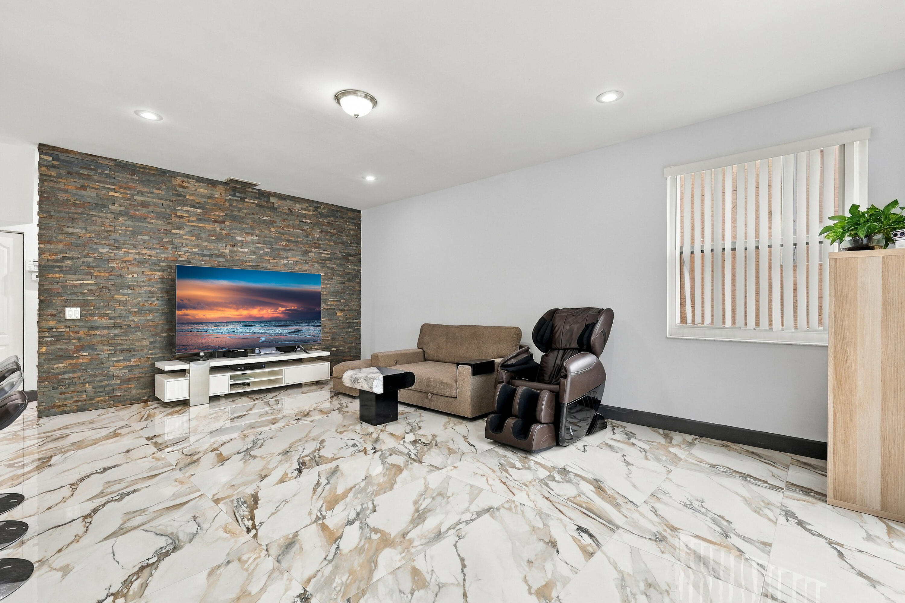 18982 Adagio Drive Property Photo 5