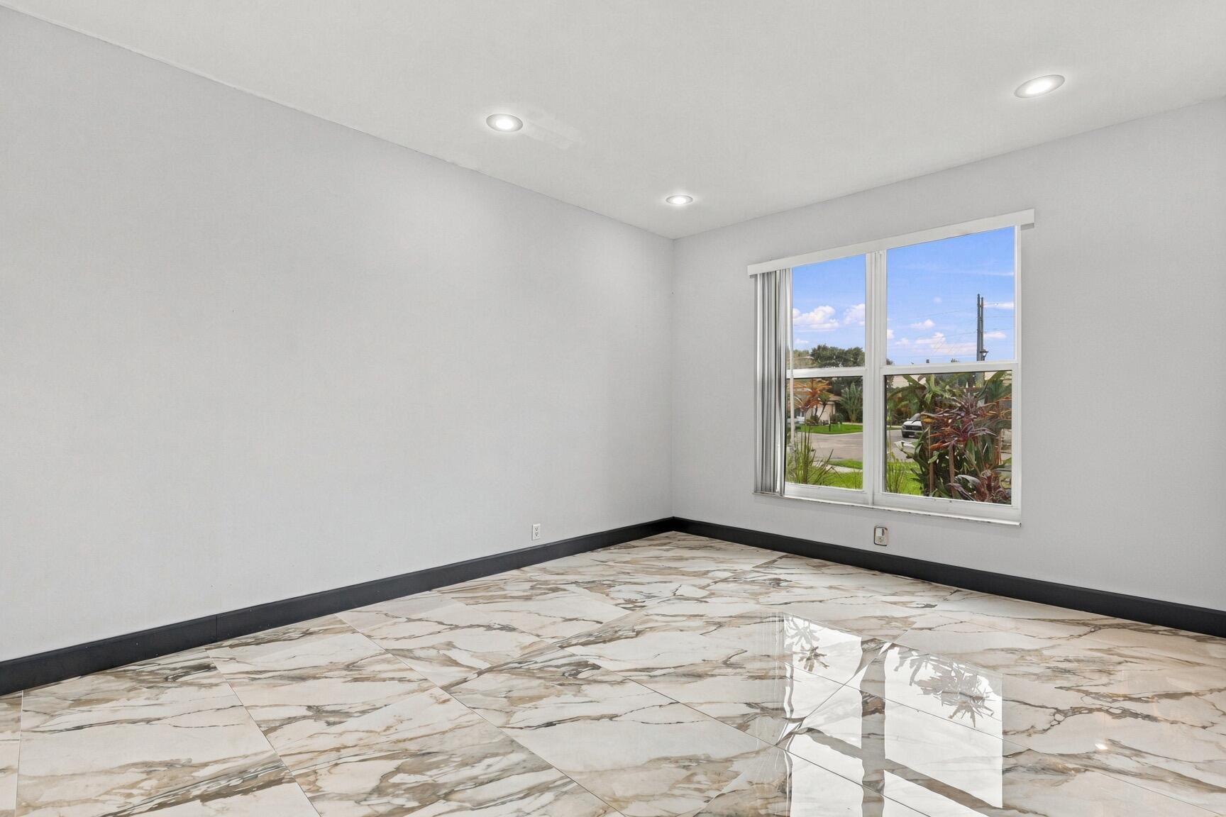 18982 Adagio Drive Property Photo 9
