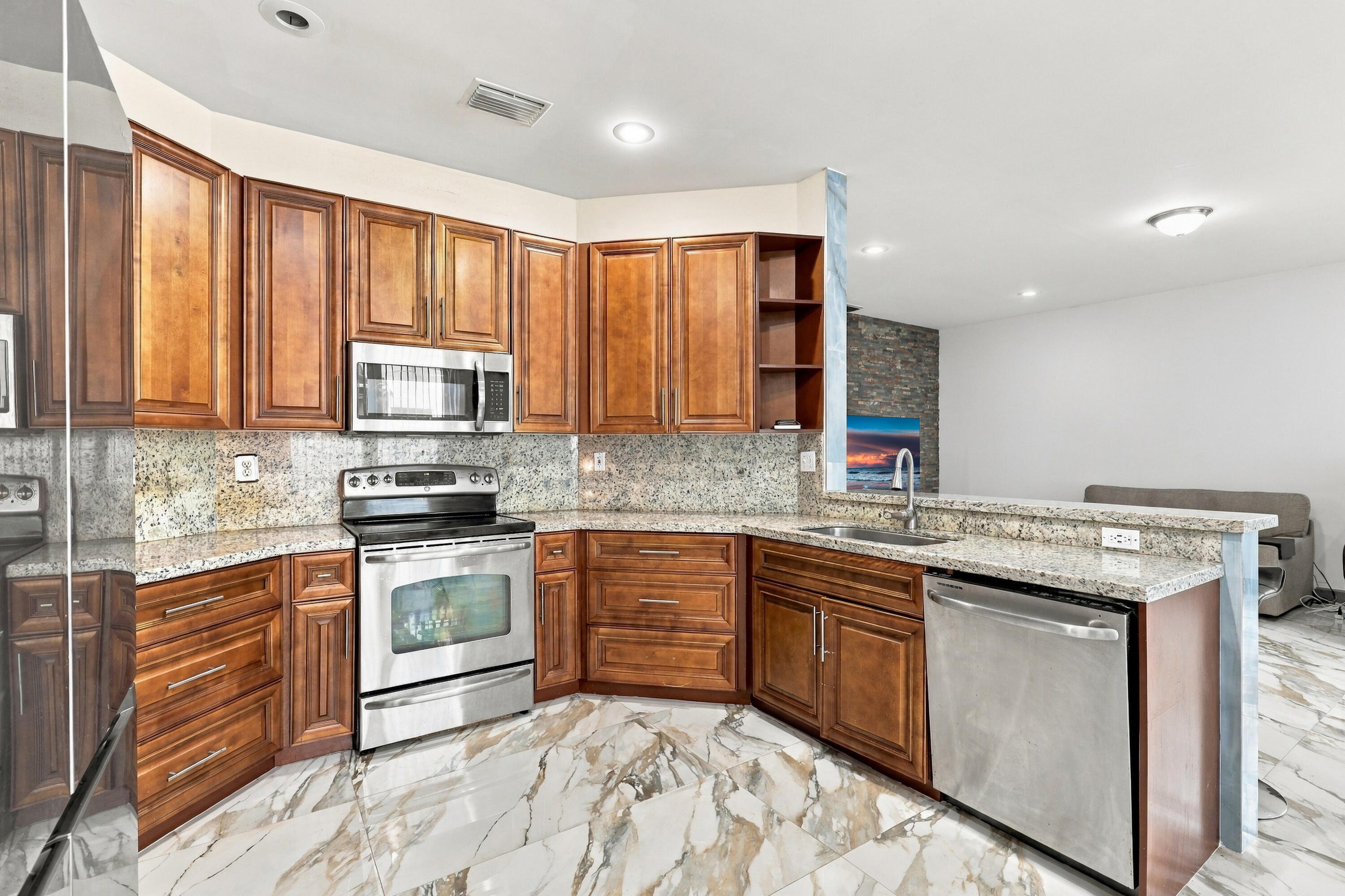 18982 Adagio Drive Property Photo 13