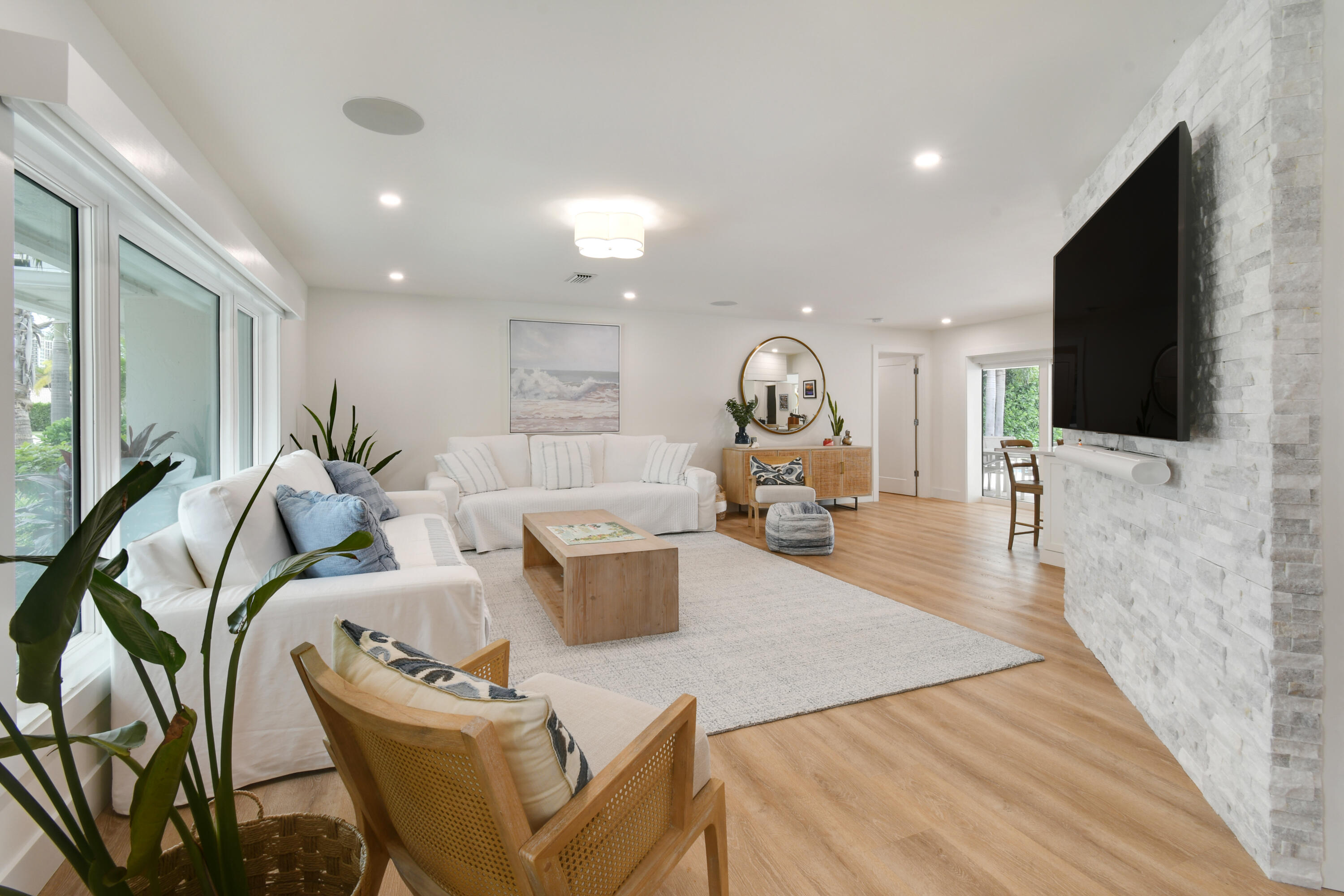 1091 Singer Drive Property Photo 3