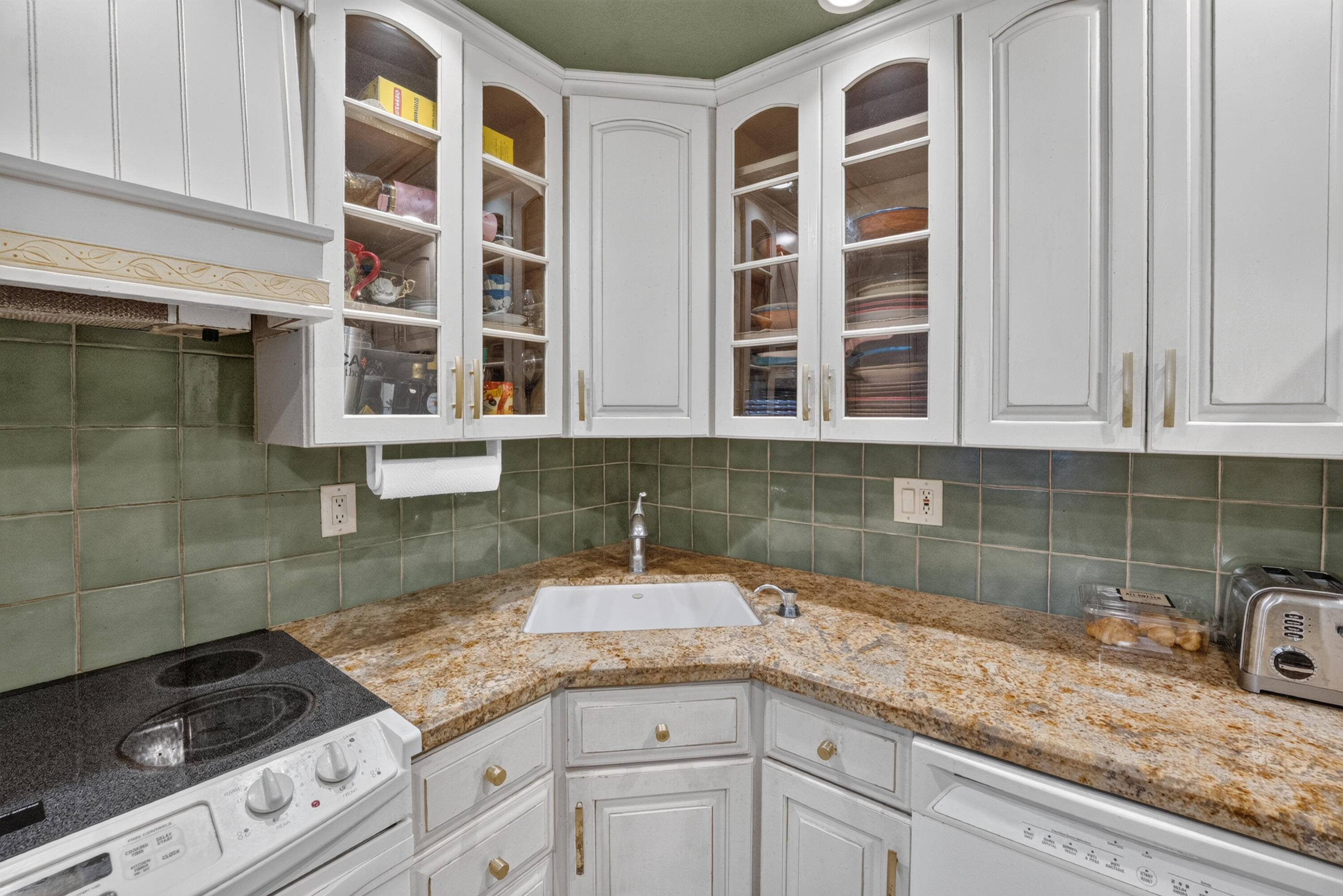 301 N Ocean Boulevard 1006 Property Photo 5