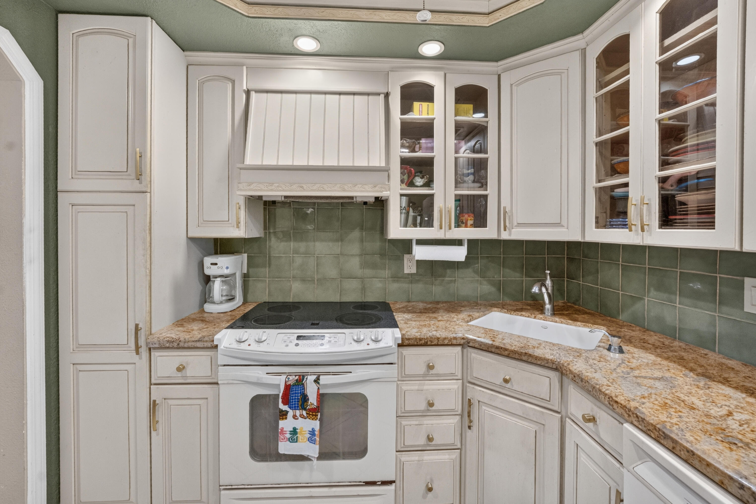 301 N Ocean Boulevard 1006 Property Photo 6