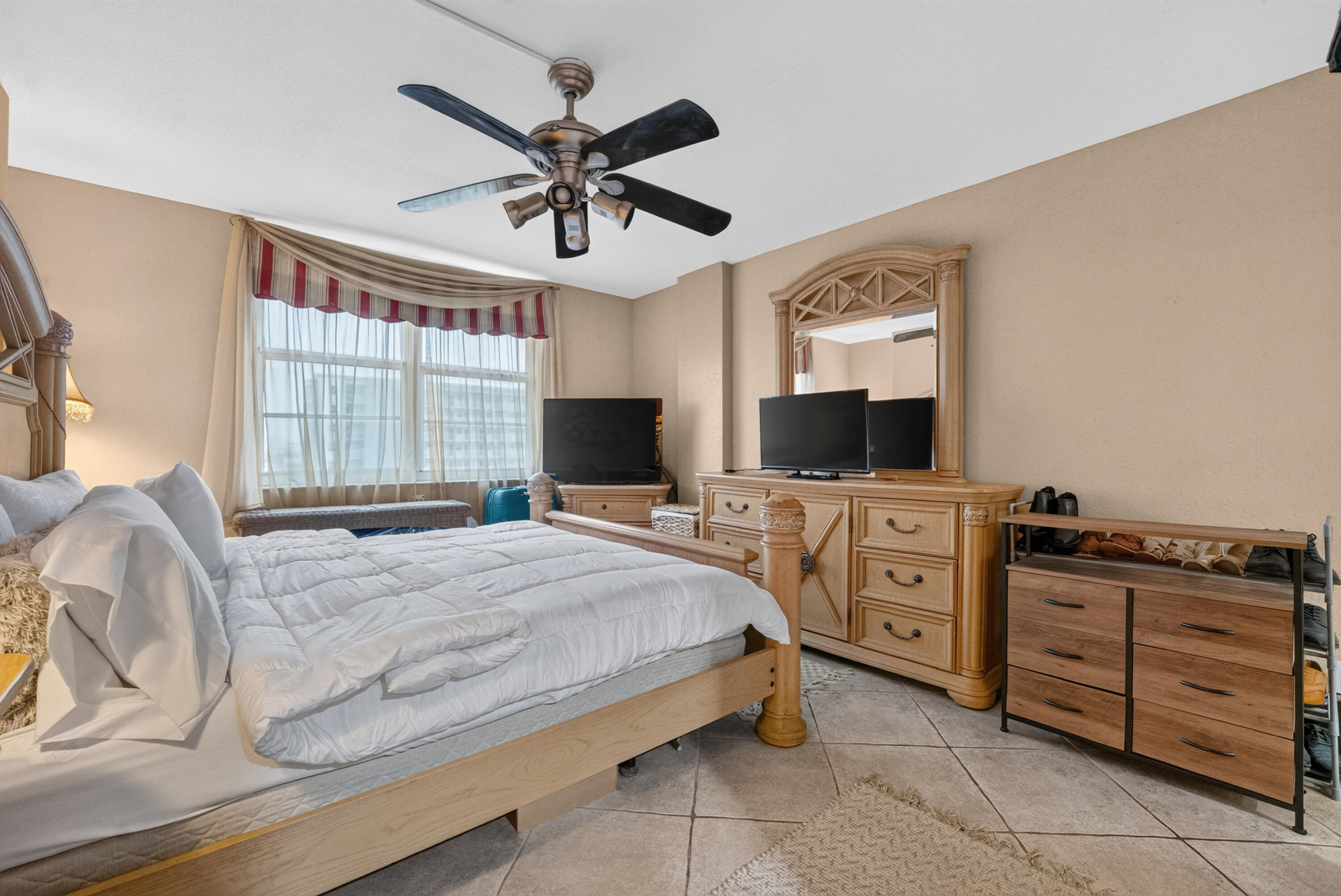 301 N Ocean Boulevard 1006 Property Photo 29