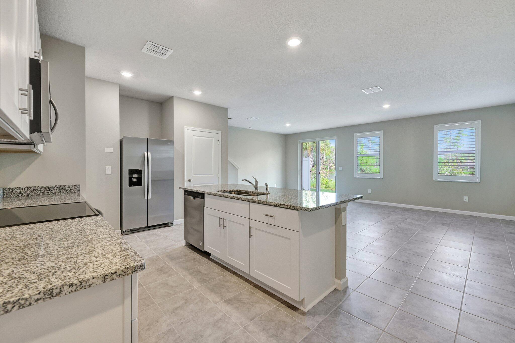 5764 Se Edgewater Circle Property Photo 1