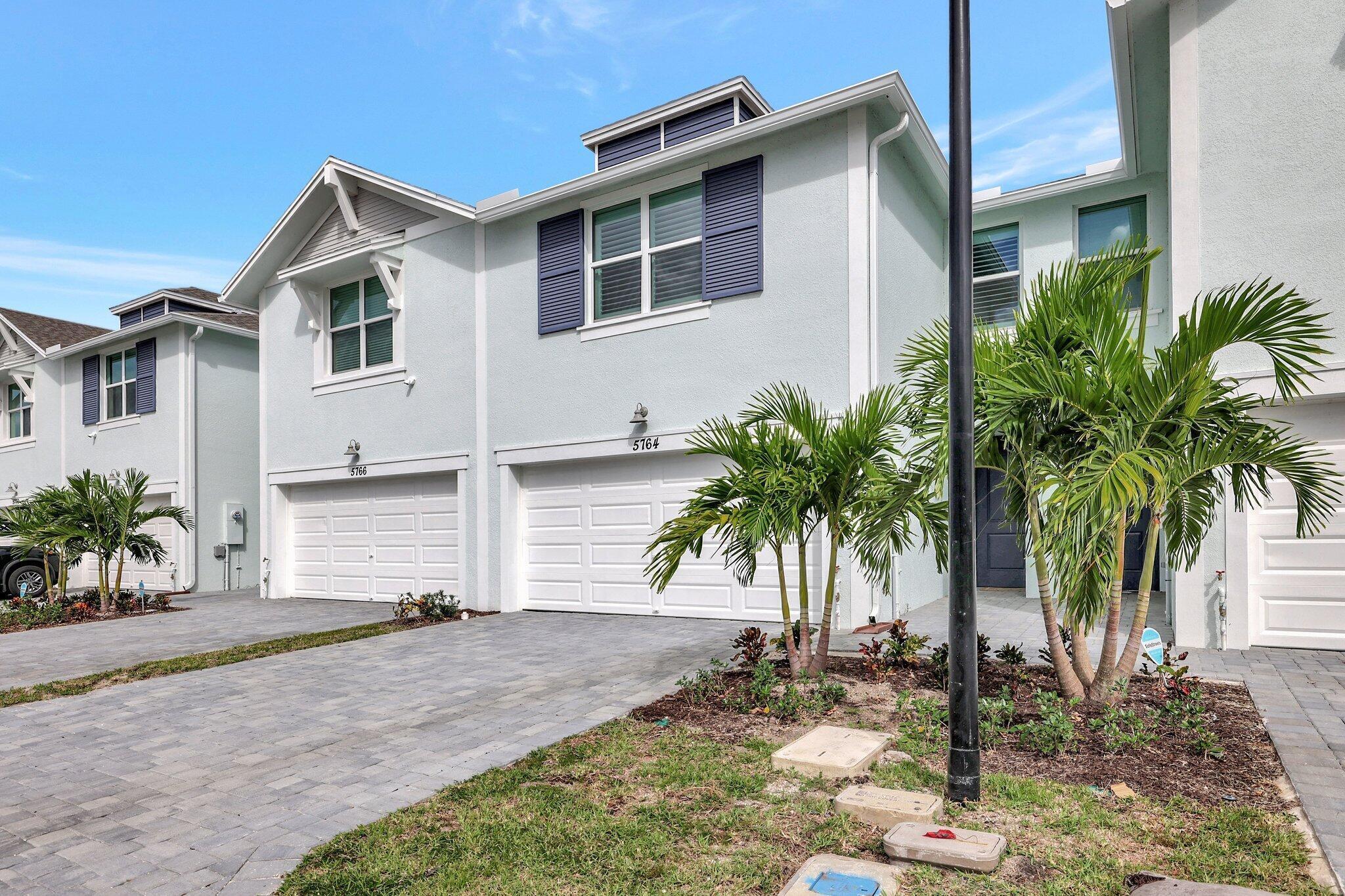5764 Se Edgewater Circle Property Photo 4