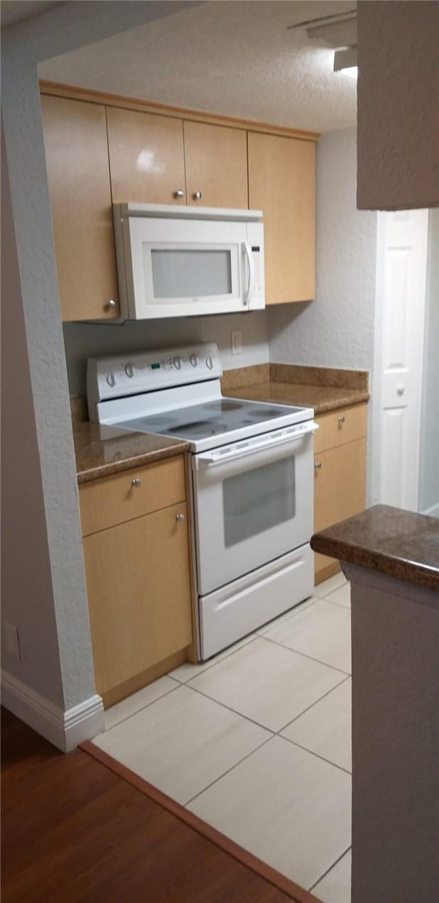 9855 Westview Drive 726 Property Photo 2