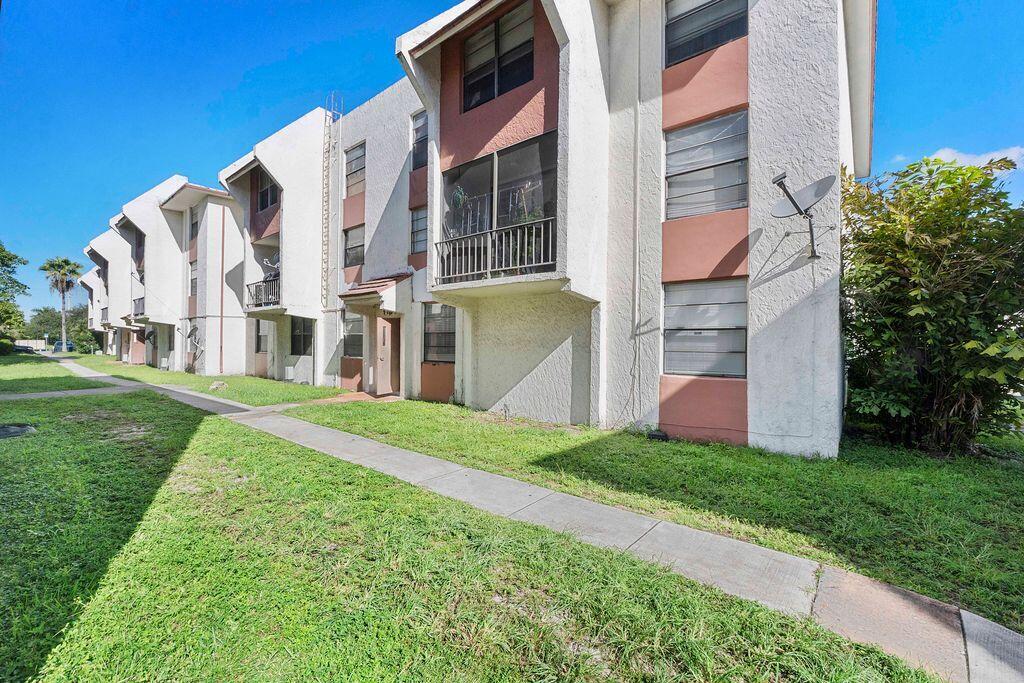 1794 Nw 55th Avenue 203 Property Photo 1