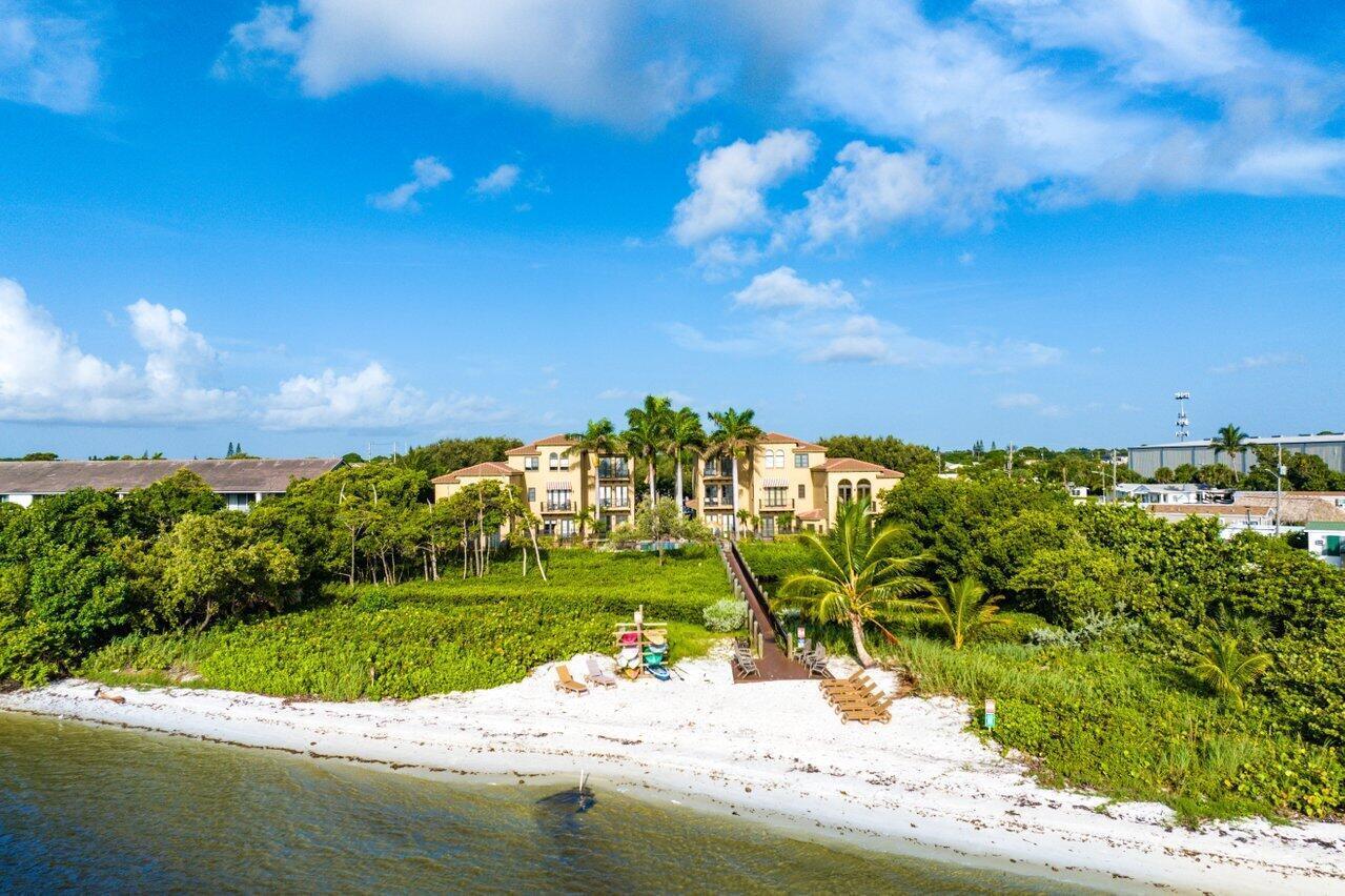 910 Via Villagio Property Photo 3