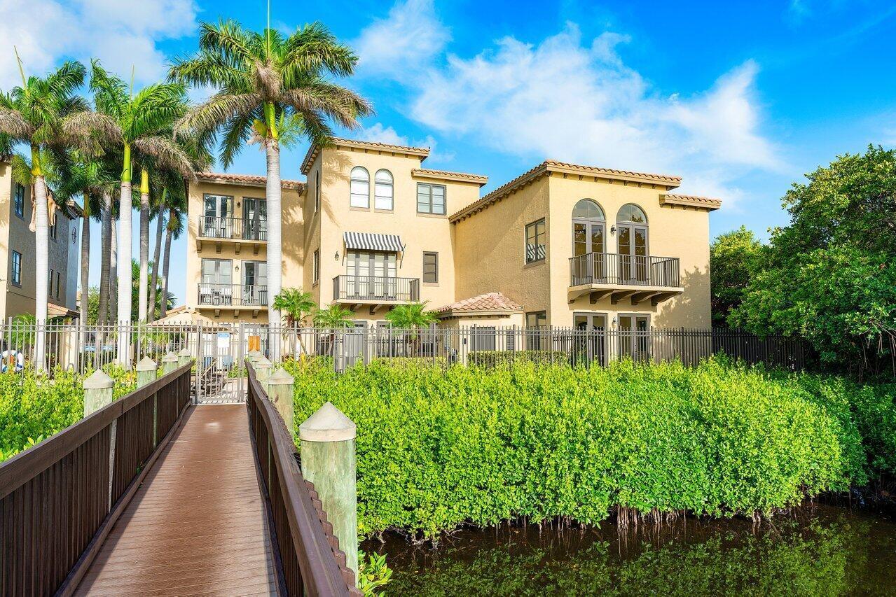 910 Via Villagio Property Photo 5