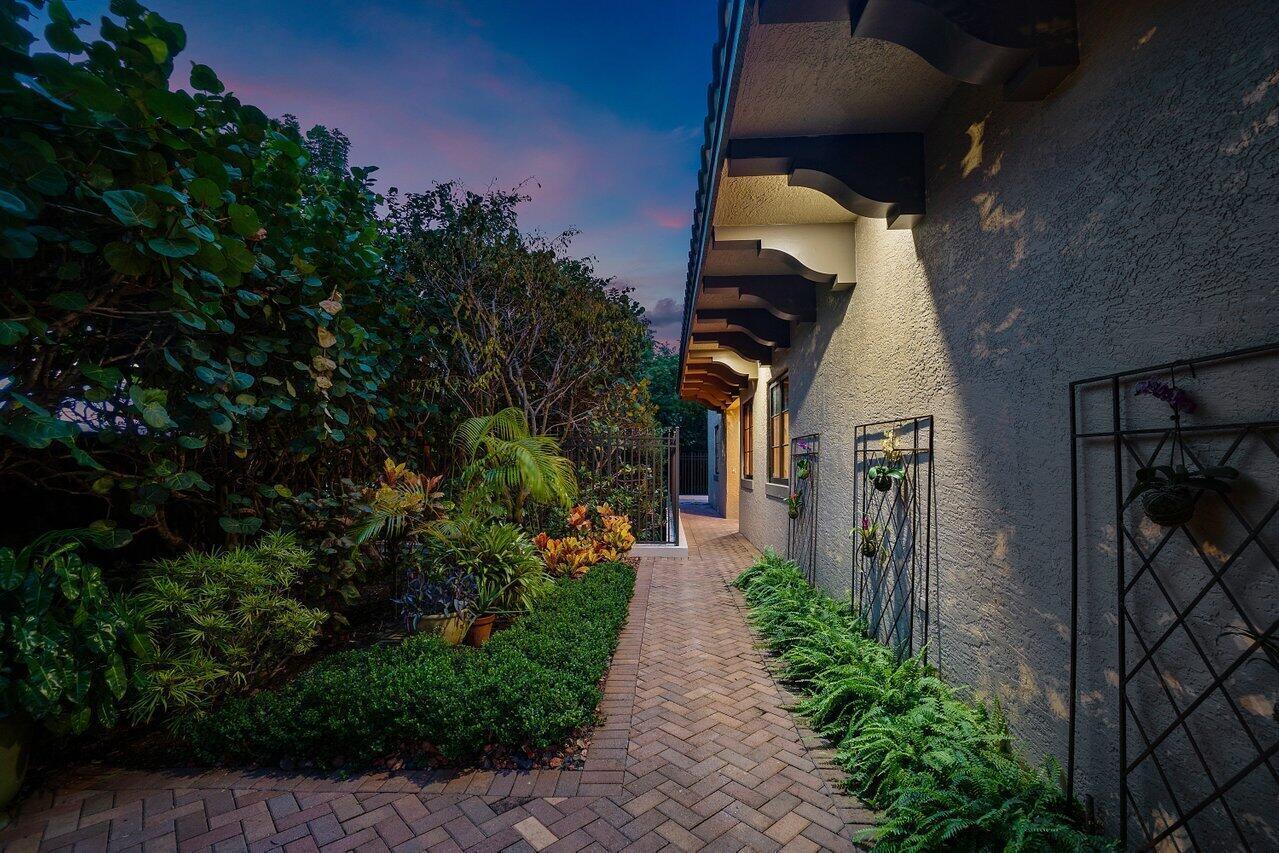 910 Via Villagio Property Photo 8