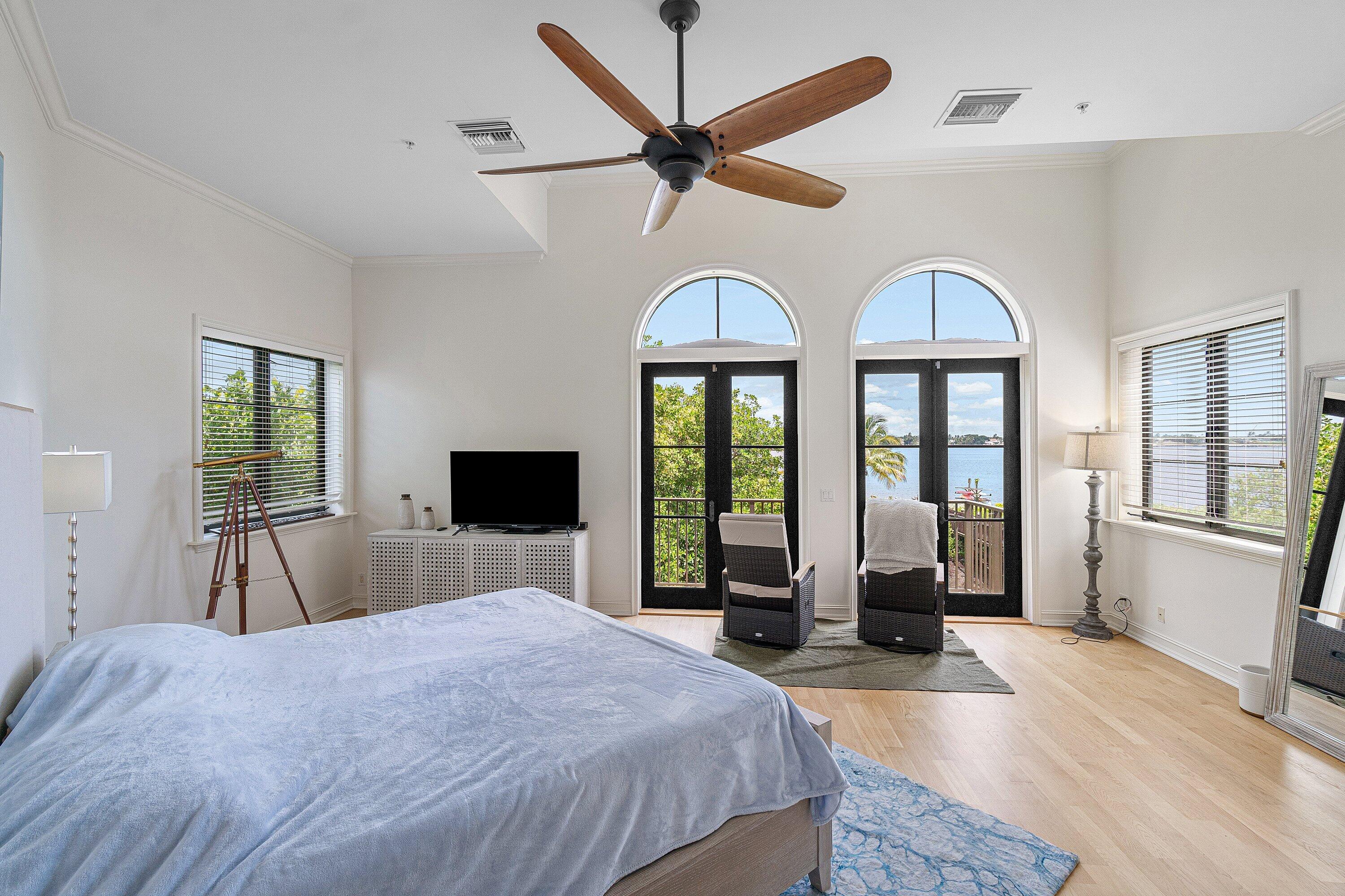 910 Via Villagio Property Photo 32