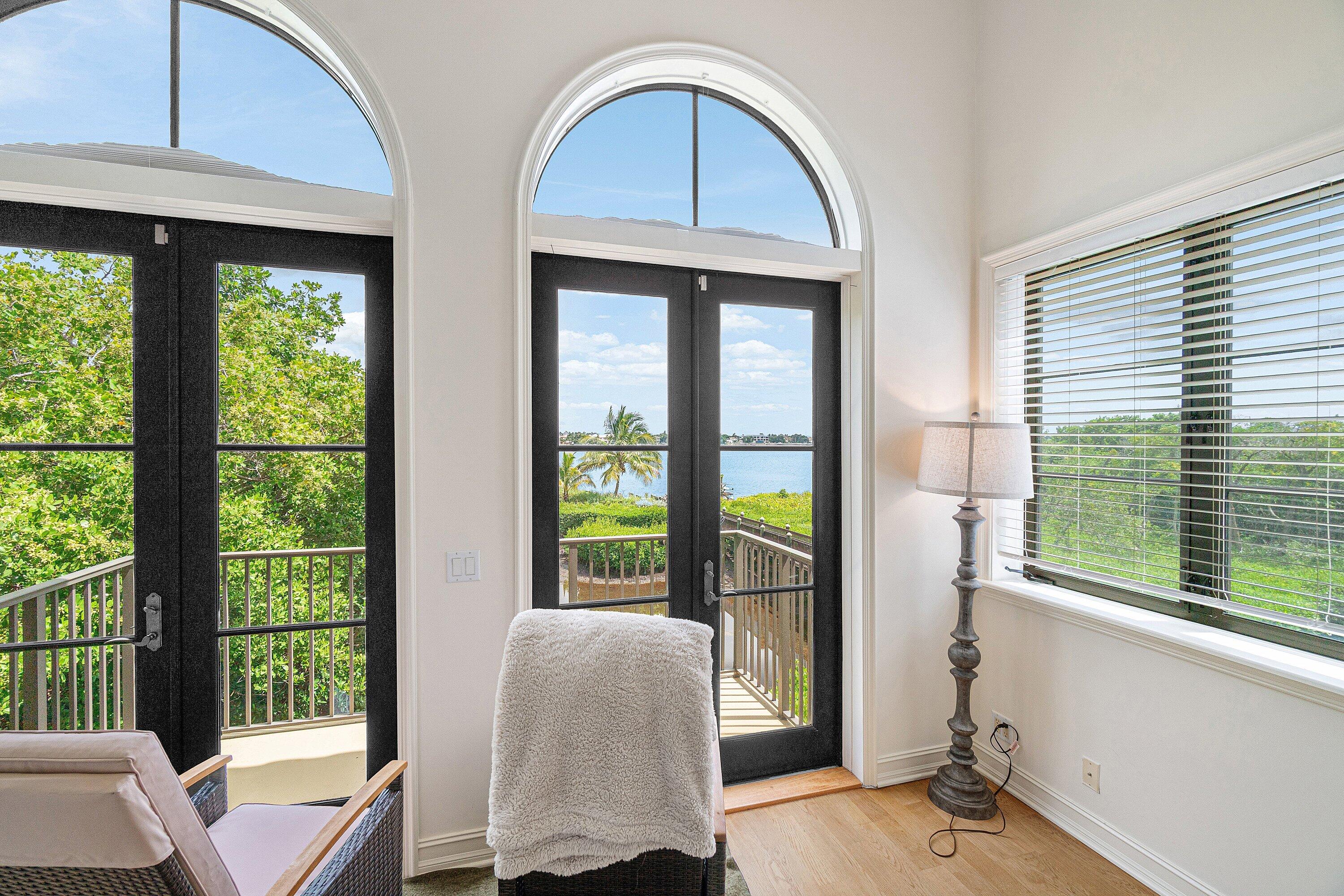 910 Via Villagio Property Photo 33
